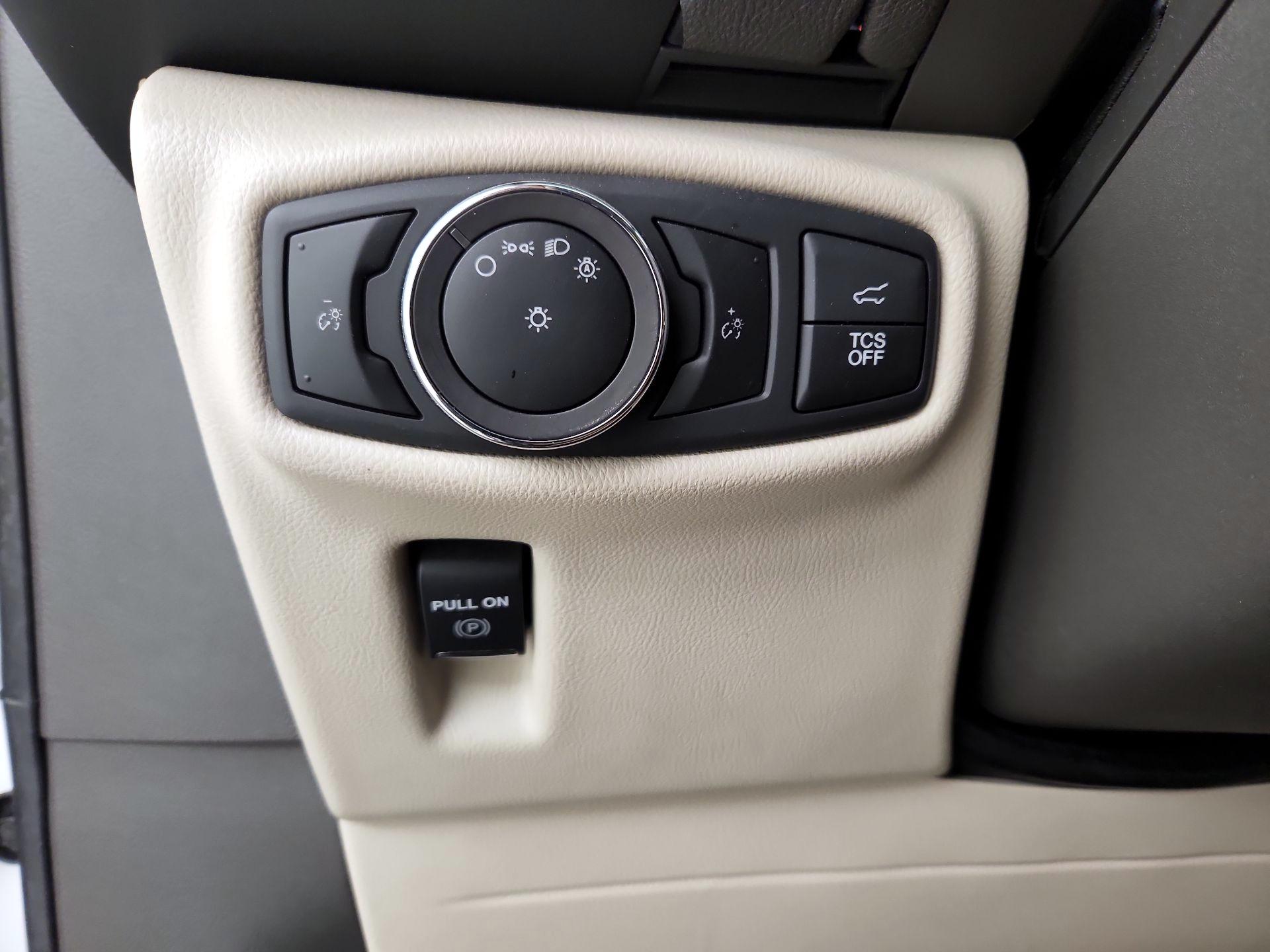 Thumbnail: 2019 Lincoln Nautilus - 13