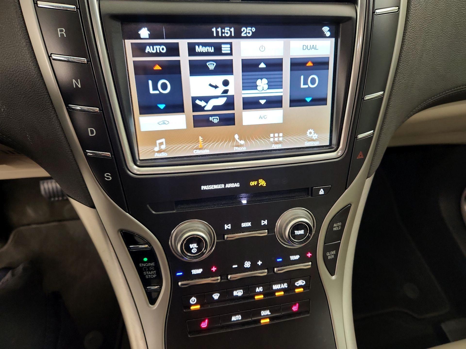 Thumbnail: 2019 Lincoln Nautilus - 16