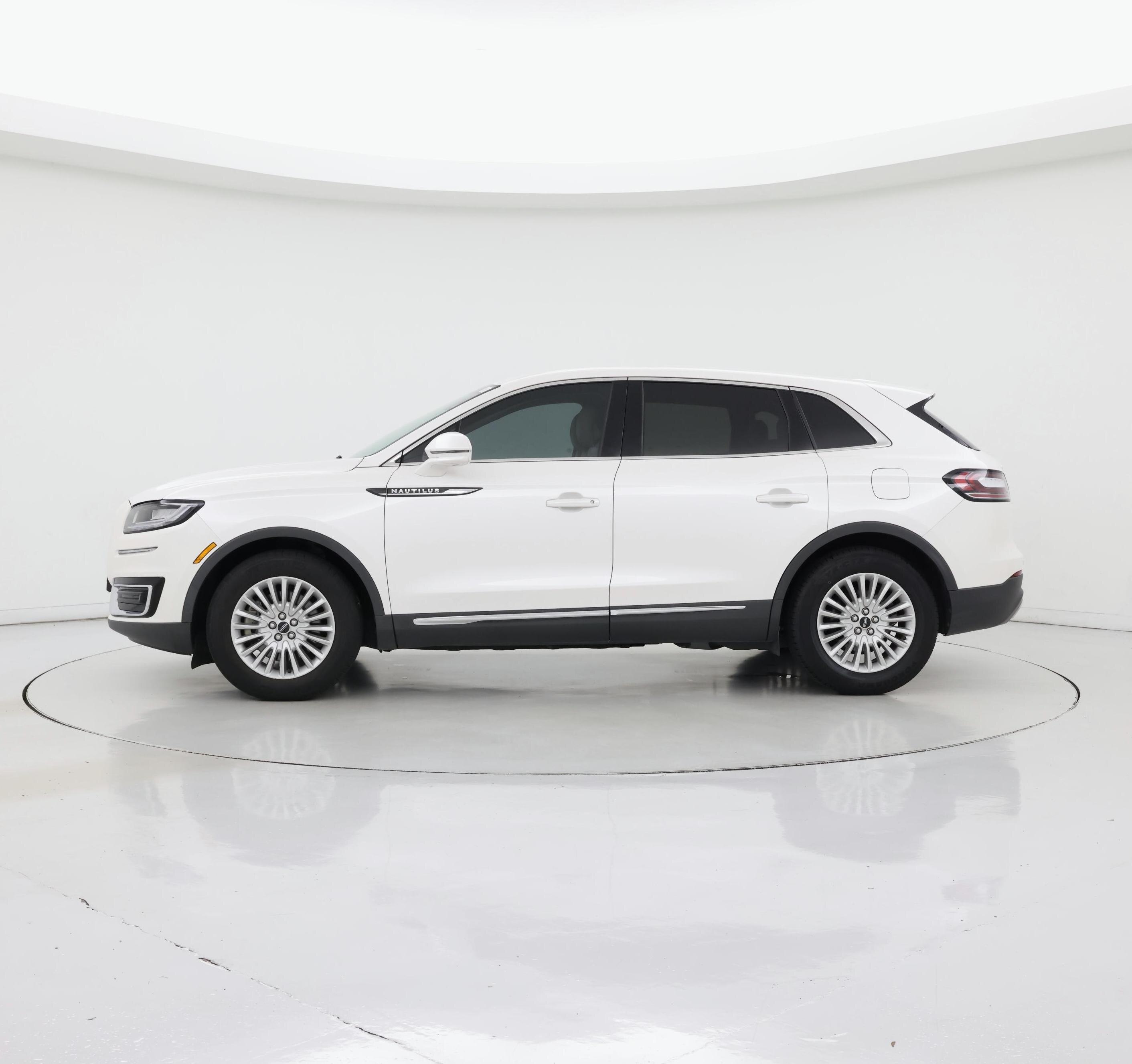 Thumbnail: 2019 Lincoln Nautilus - 3