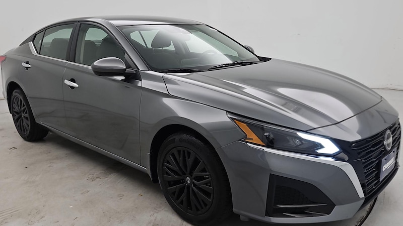 2023 Nissan Altima SV Hero Image