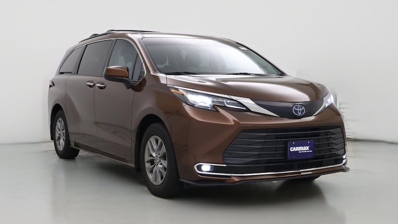 2022 Toyota Sienna XLE Hero Image