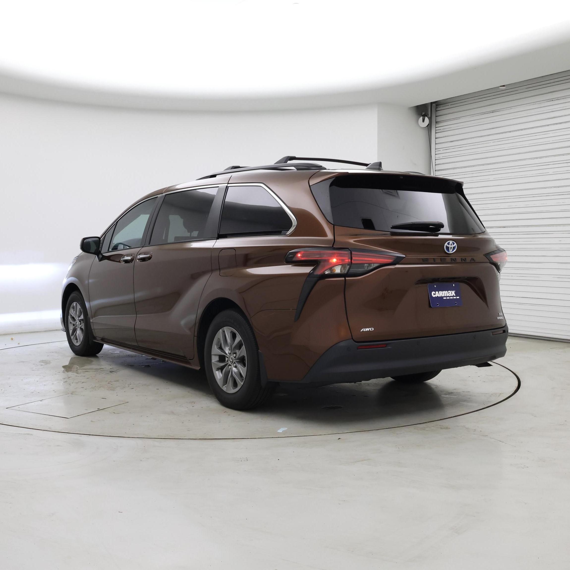 Thumbnail: 2022 Toyota Sienna - 2