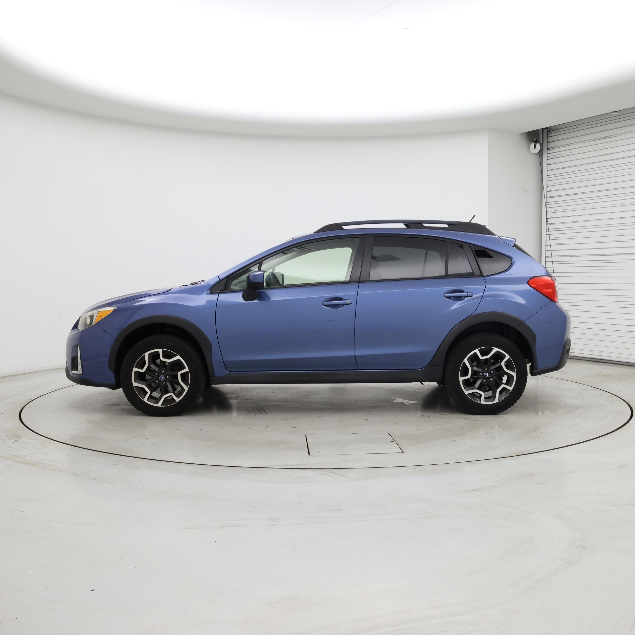 Thumbnail: 2017 Subaru Crosstrek - 3