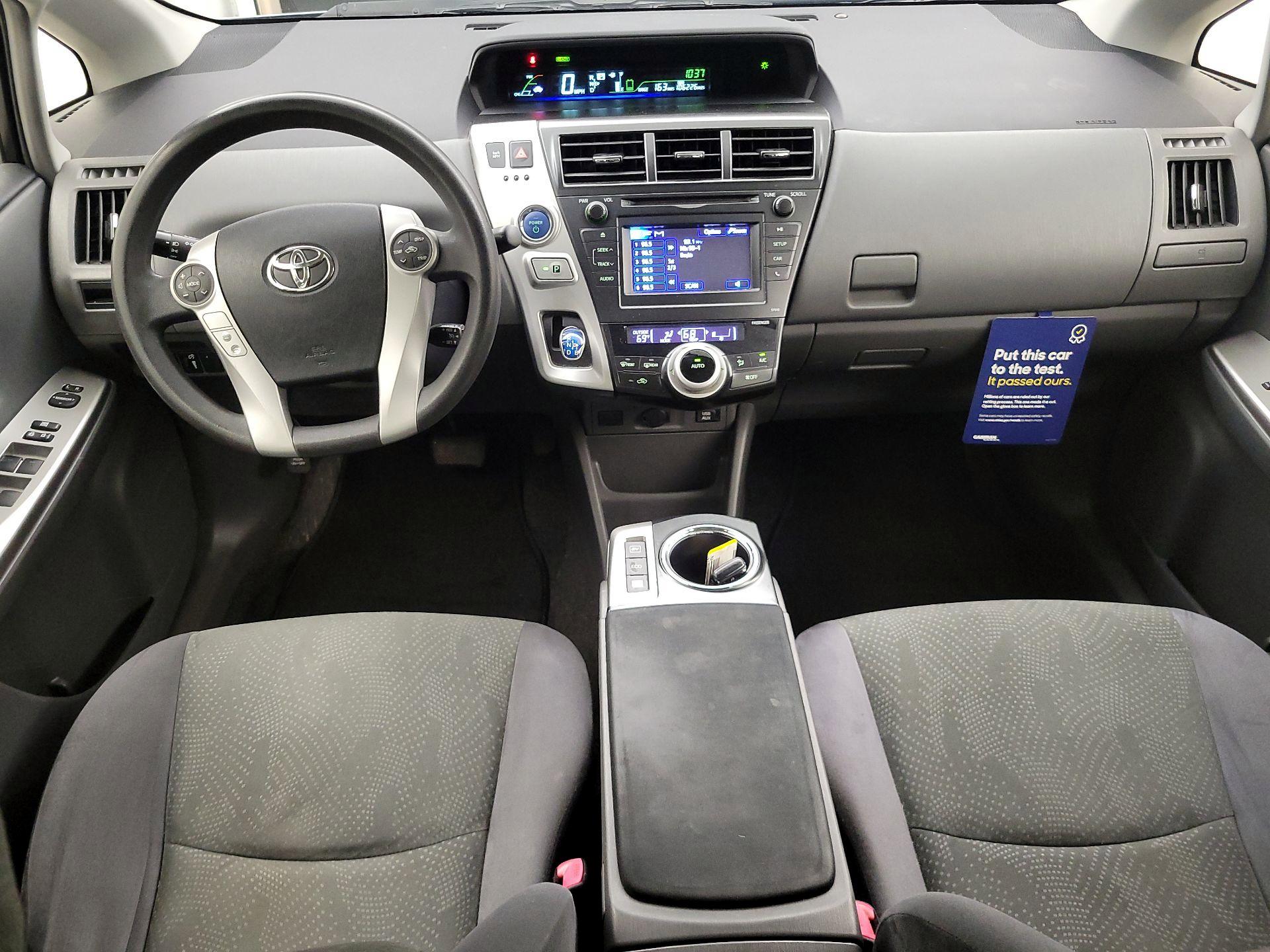 Thumbnail: 2013 Toyota Prius v - 9