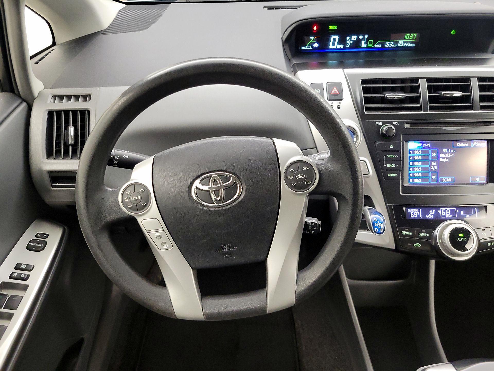 Thumbnail: 2013 Toyota Prius v - 10