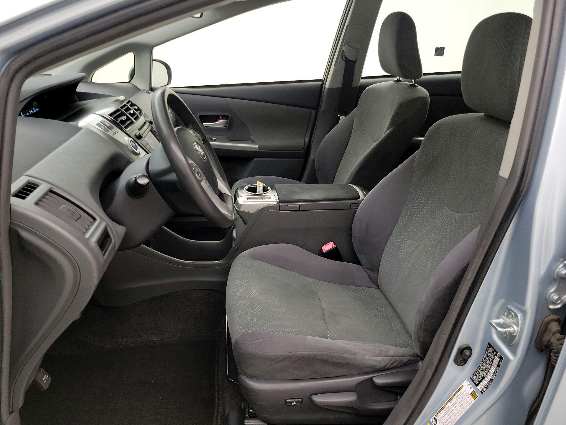 Thumbnail: 2013 Toyota Prius v - 11