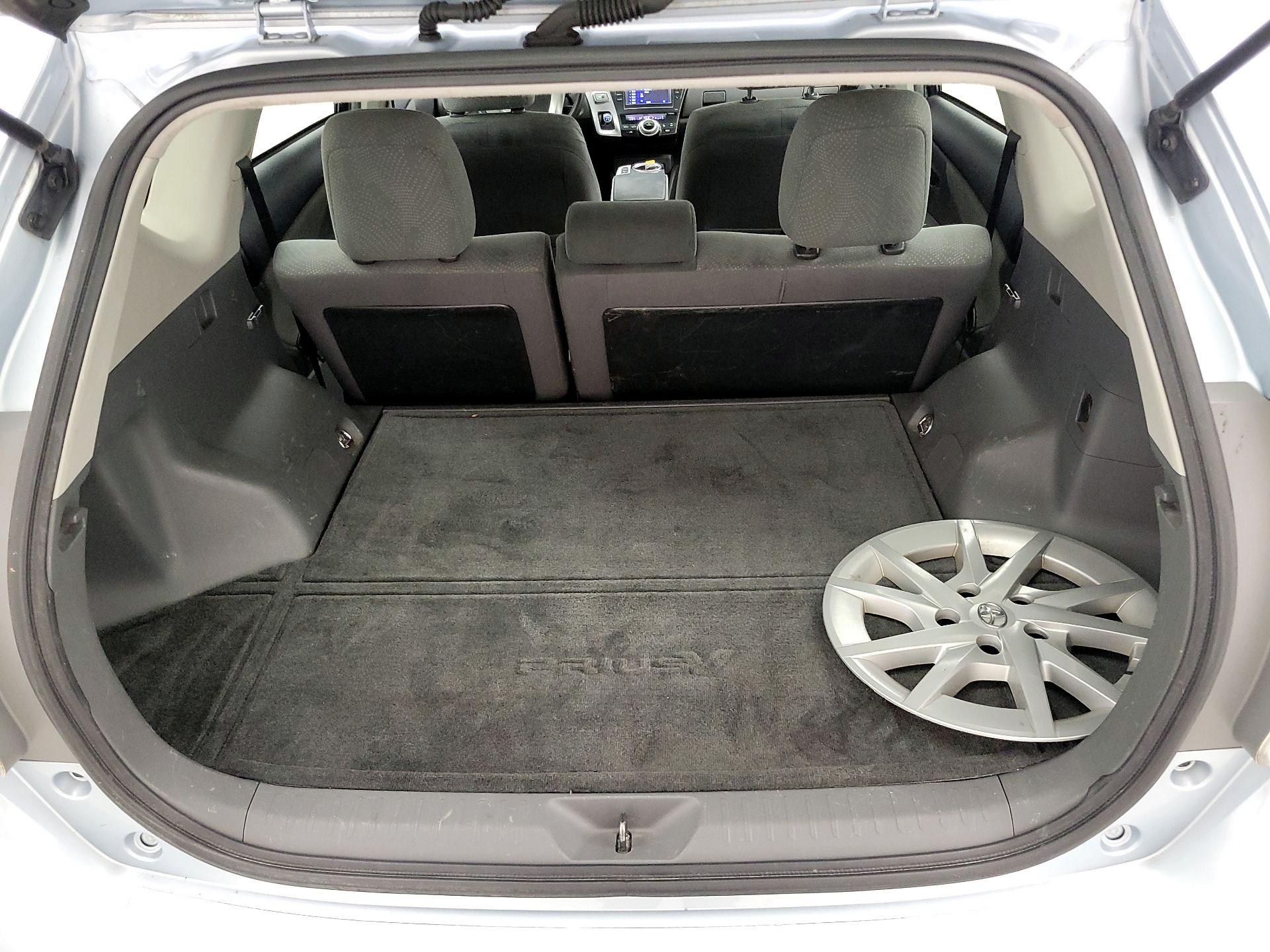 Thumbnail: 2013 Toyota Prius v - 20