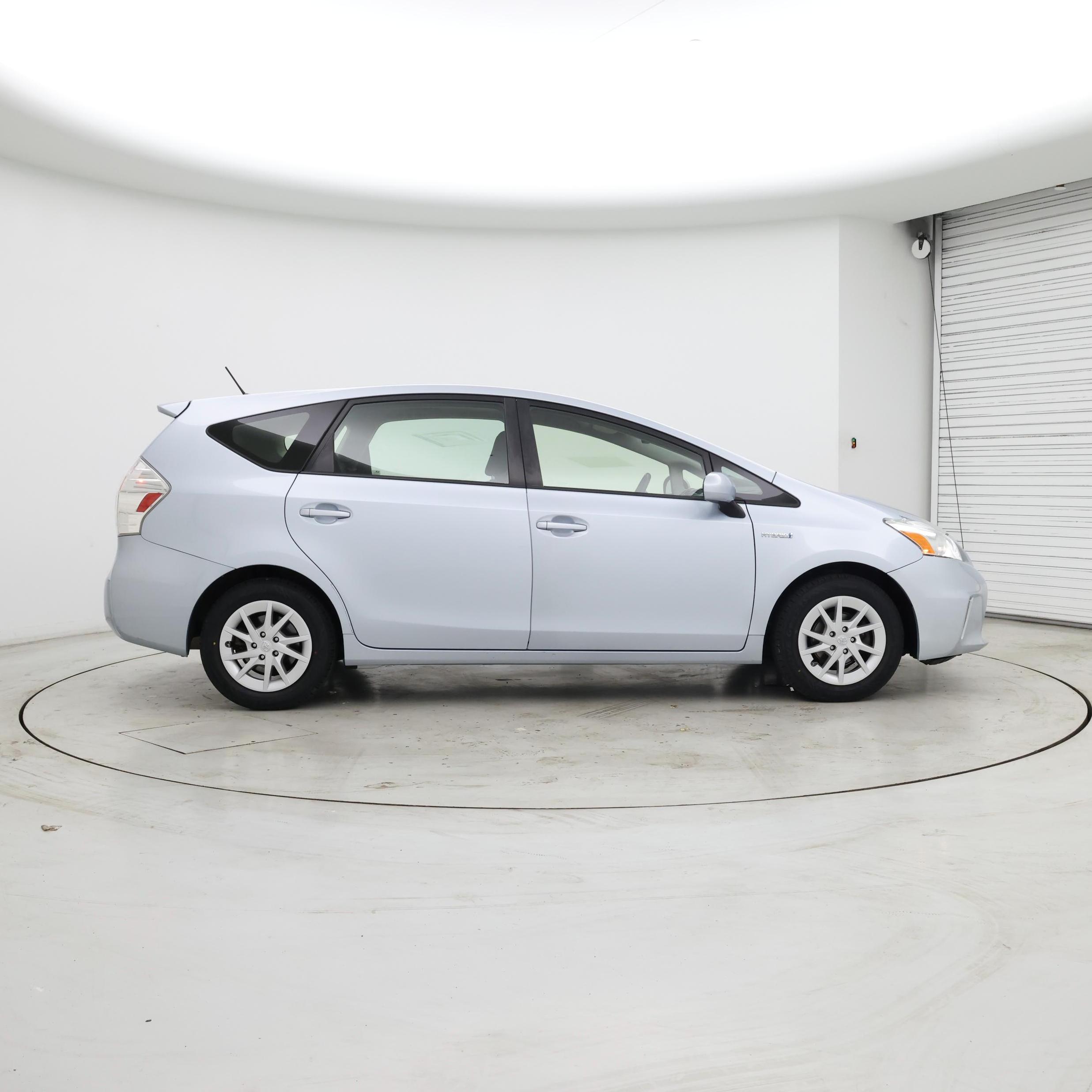 Thumbnail: 2013 Toyota Prius v - 7