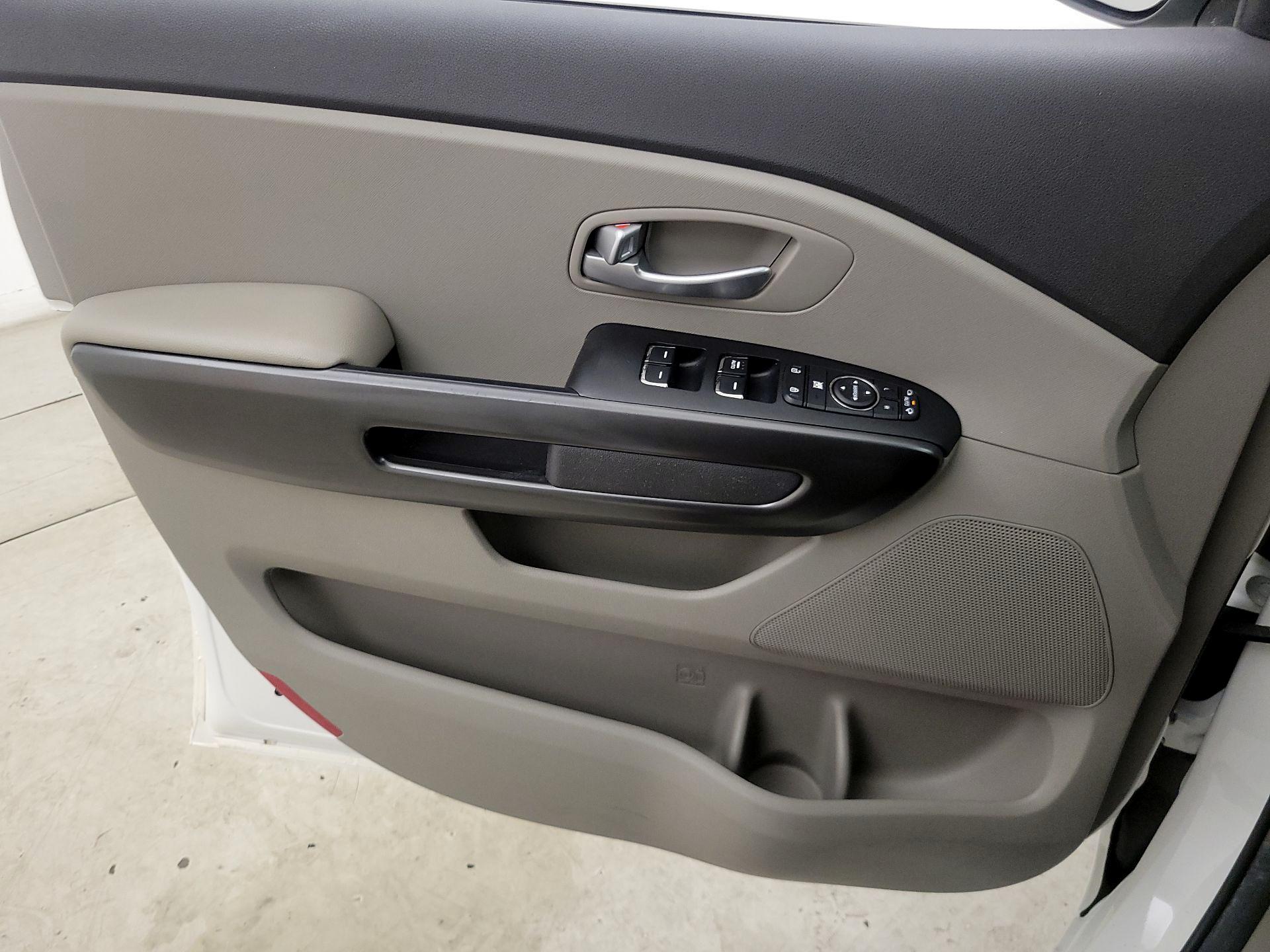 Thumbnail: 2016 Kia Sedona - 12