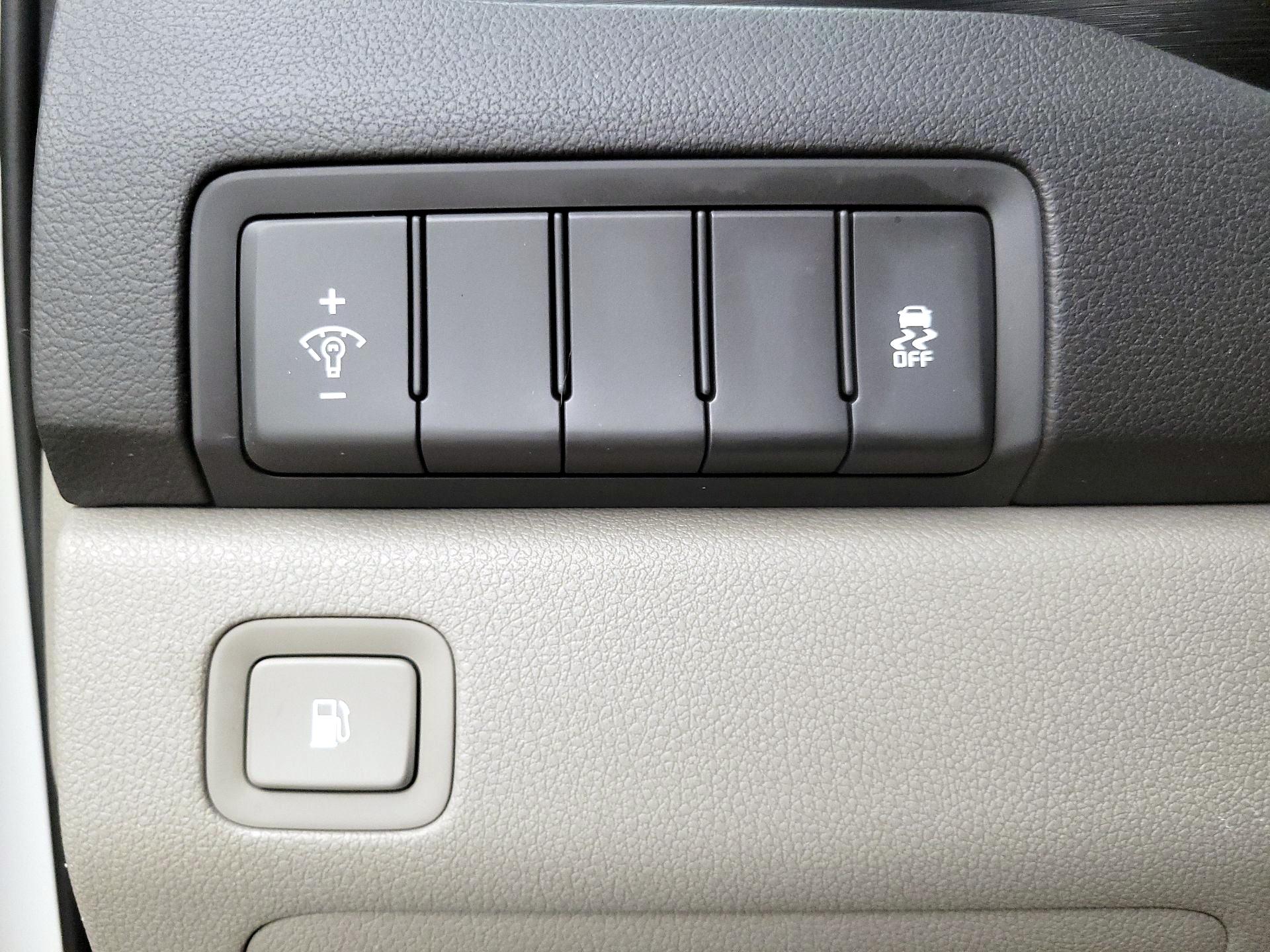 Thumbnail: 2016 Kia Sedona - 13