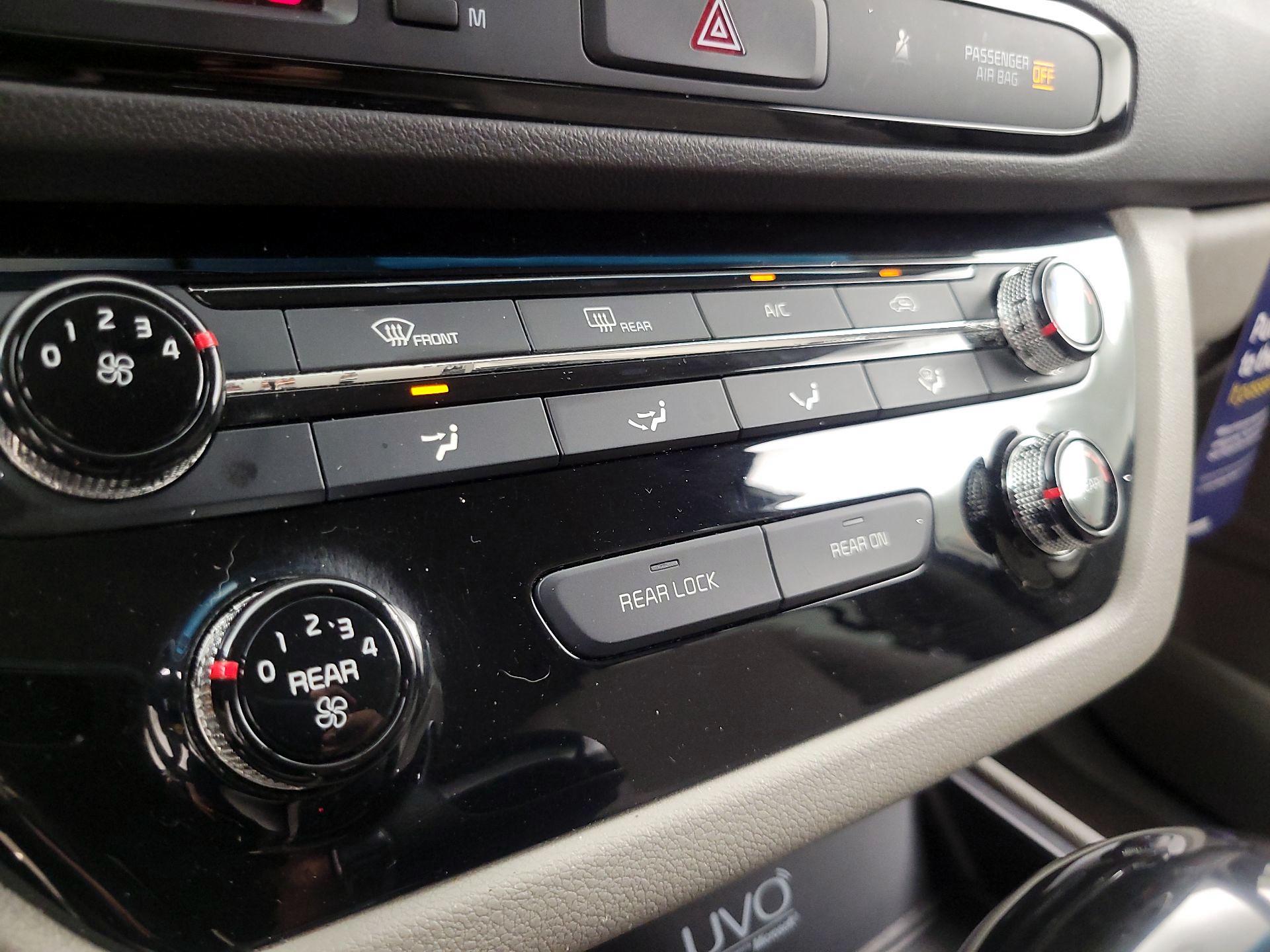Thumbnail: 2016 Kia Sedona - 16