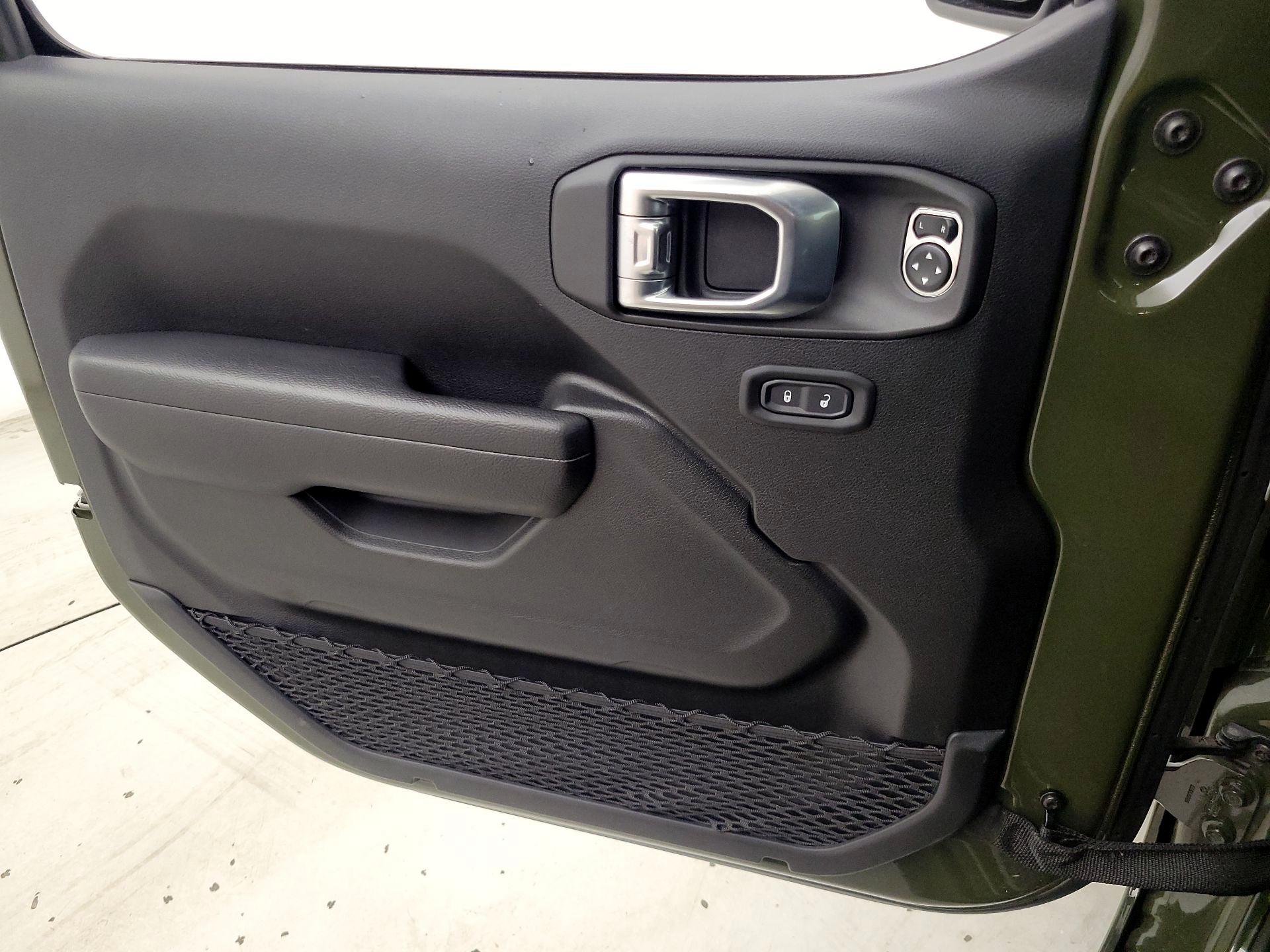 Thumbnail: 2023 Jeep Gladiator - 12