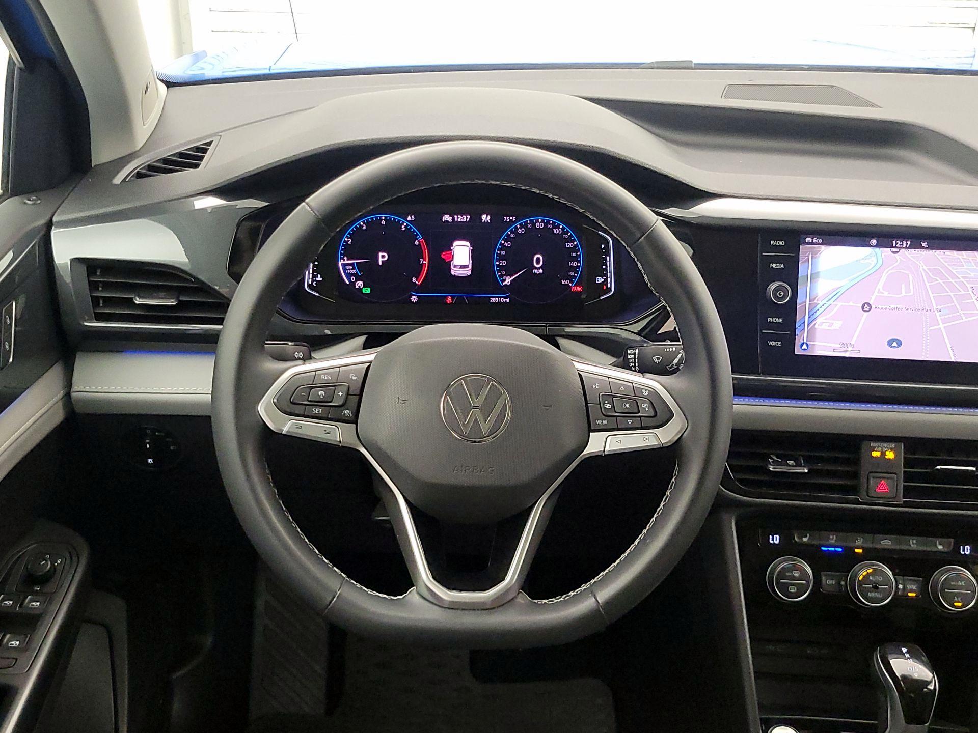 Thumbnail: 2022 Volkswagen Taos - 10