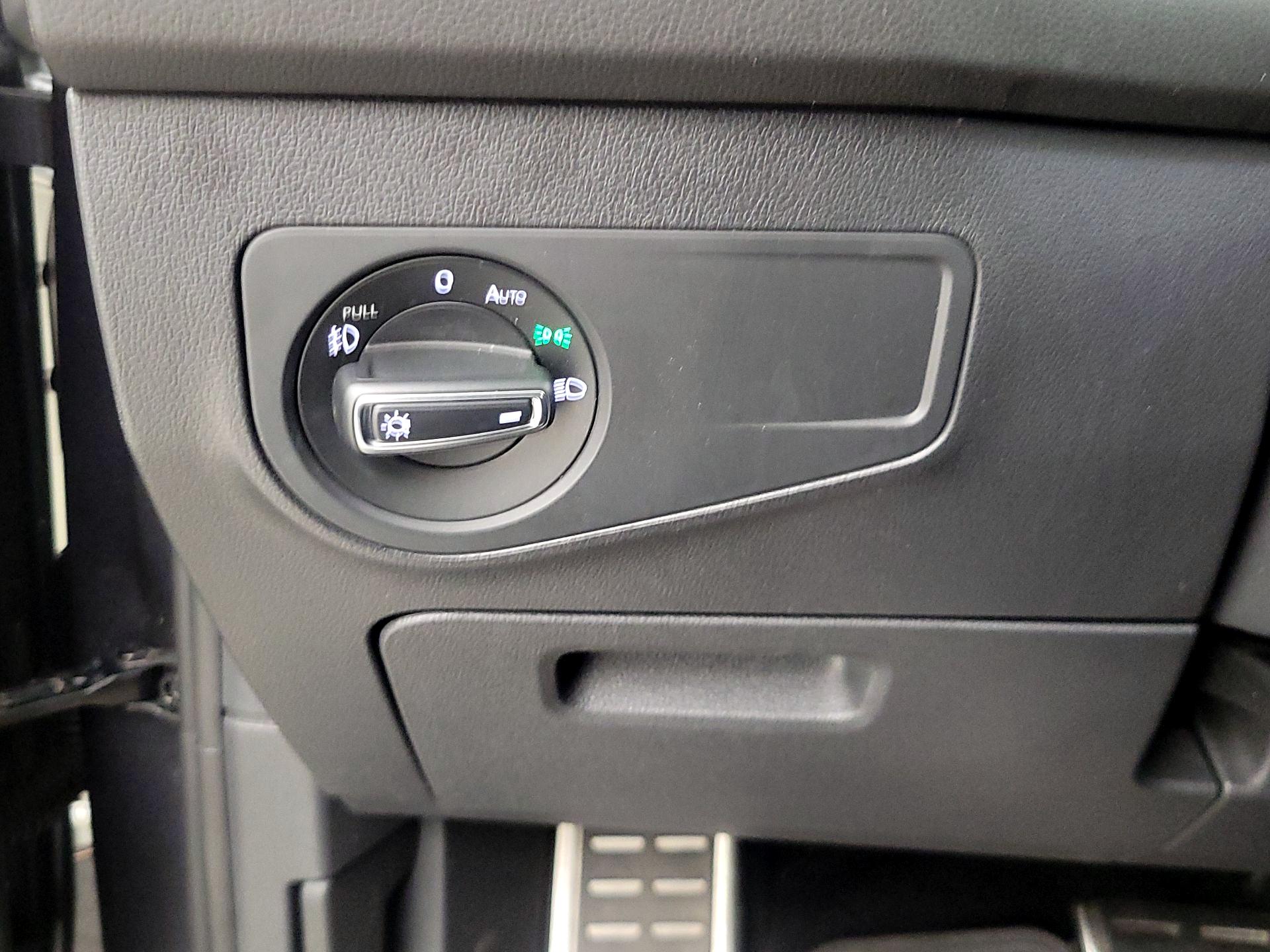 Thumbnail: 2021 Volkswagen Tiguan - 13