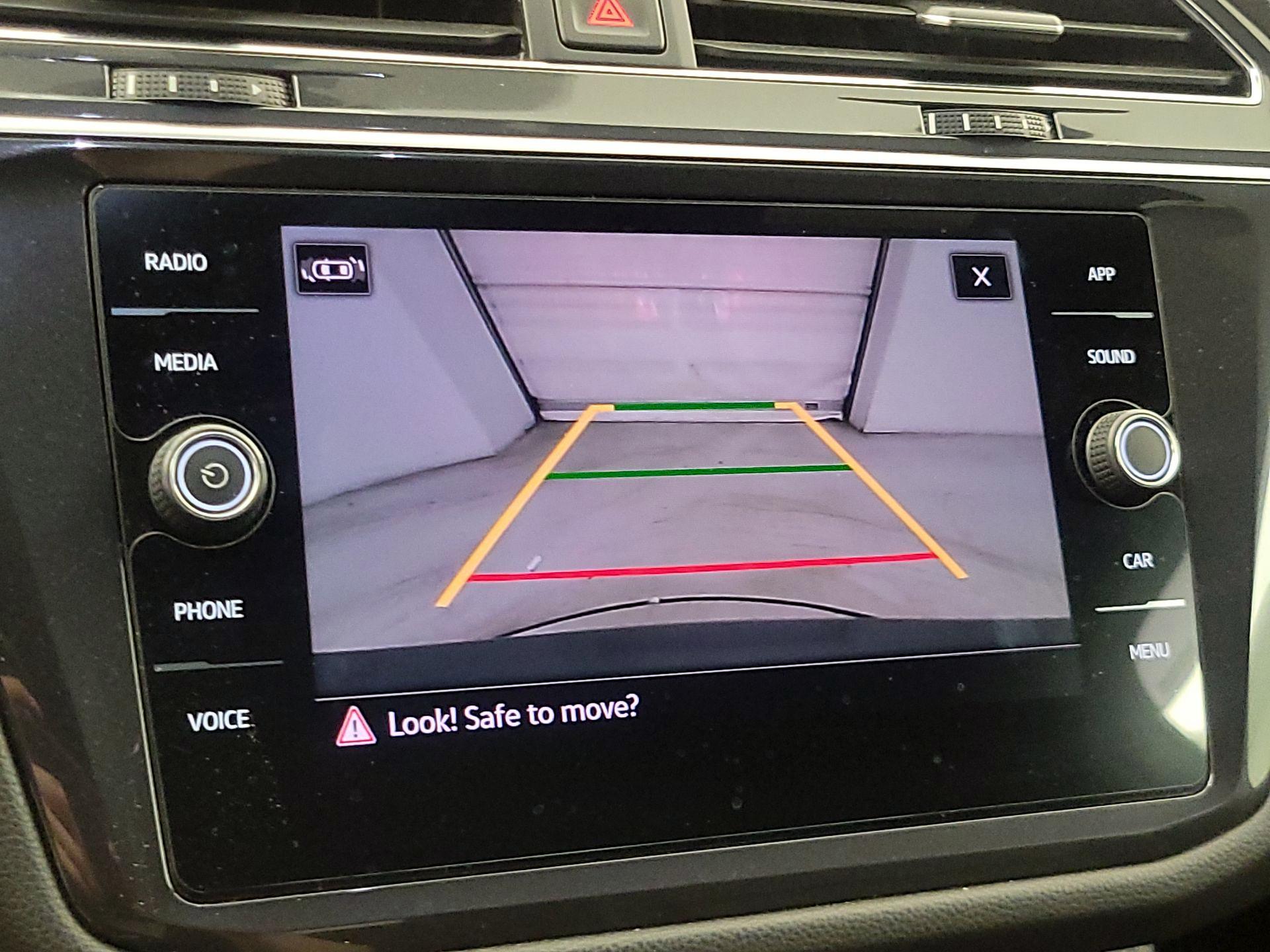 Thumbnail: 2021 Volkswagen Tiguan - 14