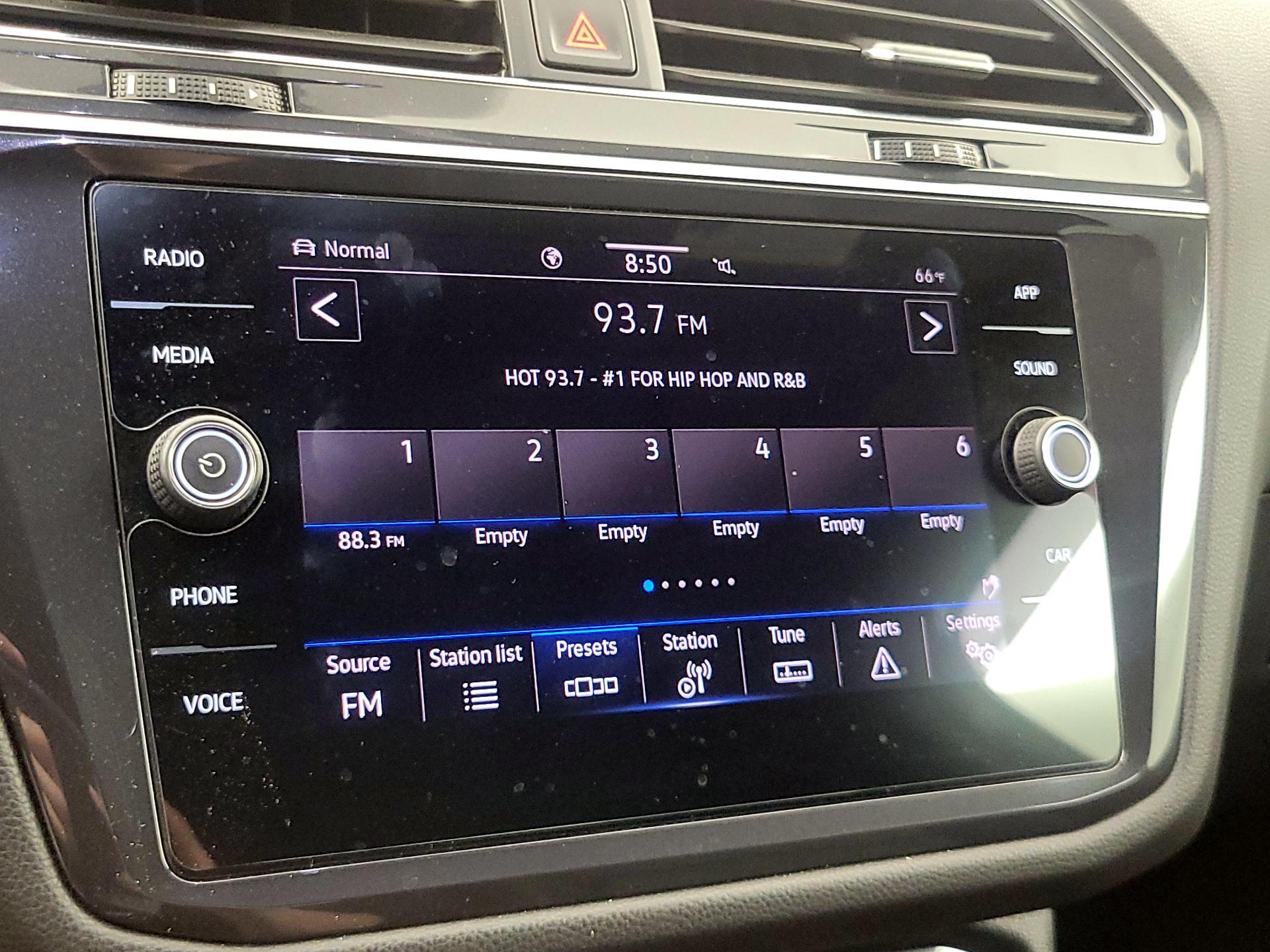 Thumbnail: 2021 Volkswagen Tiguan - 15