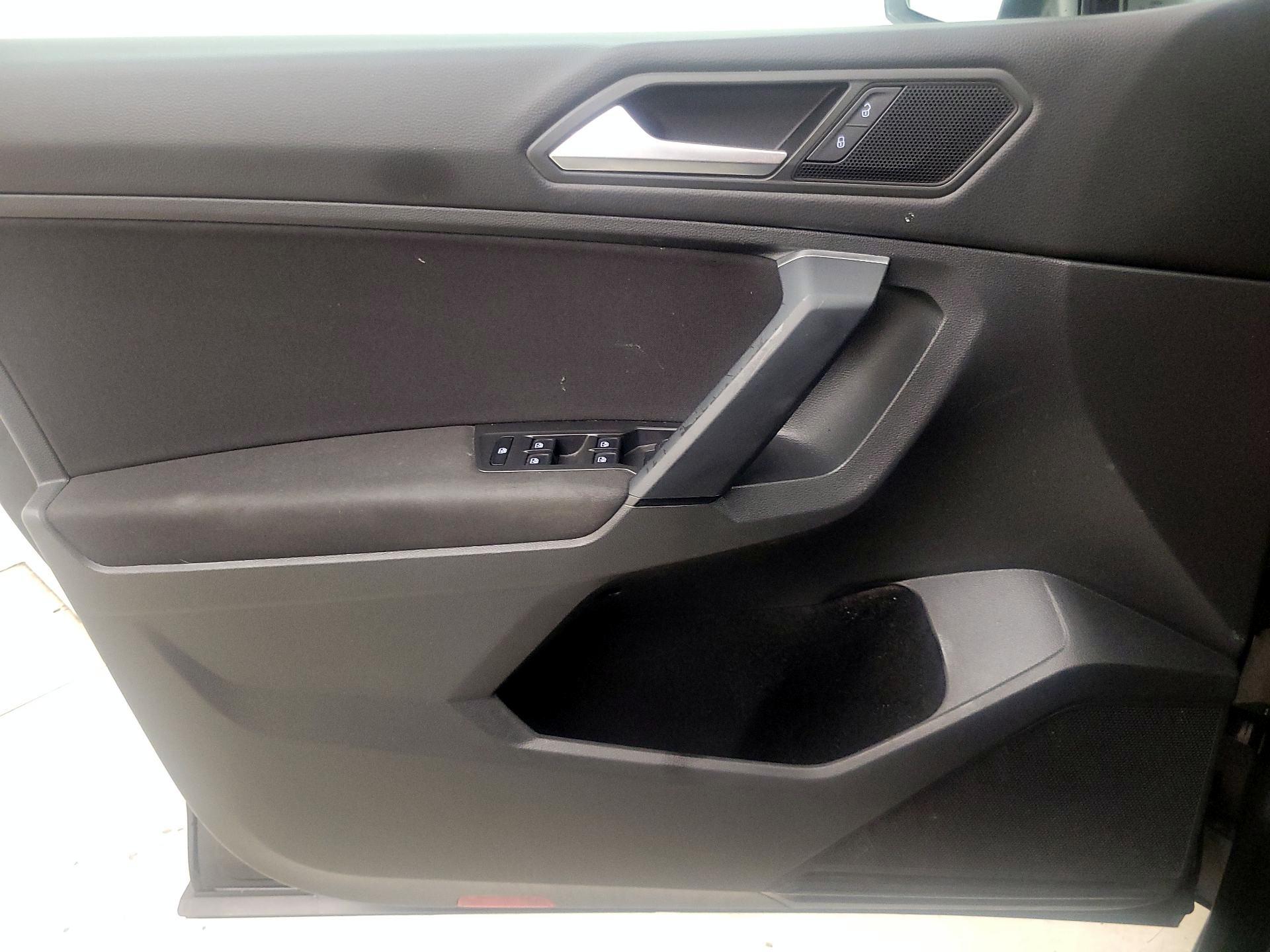 Thumbnail: 2019 Volkswagen Tiguan - 12
