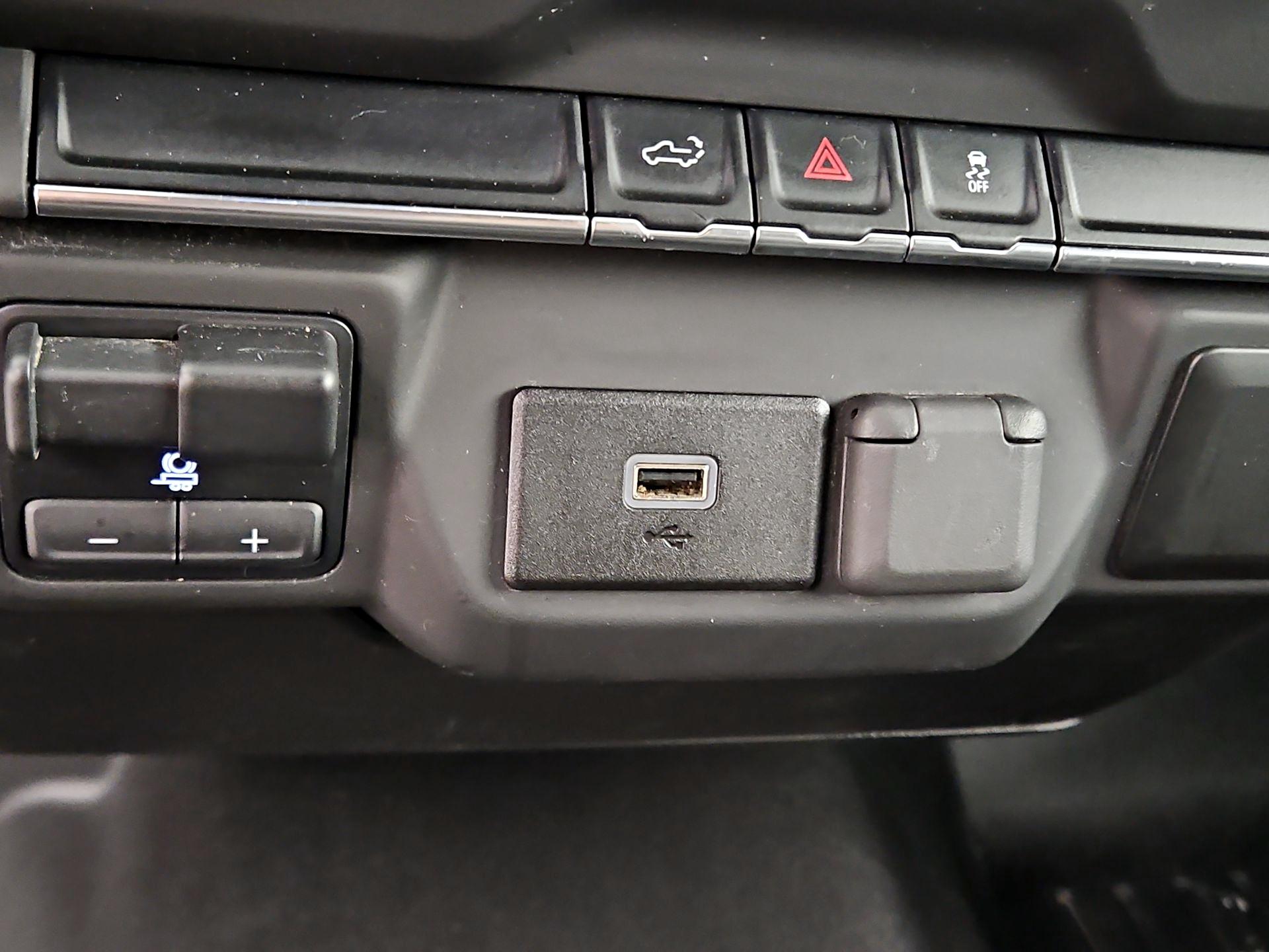 Thumbnail: 2020 Chevrolet Silverado 1500 - 18
