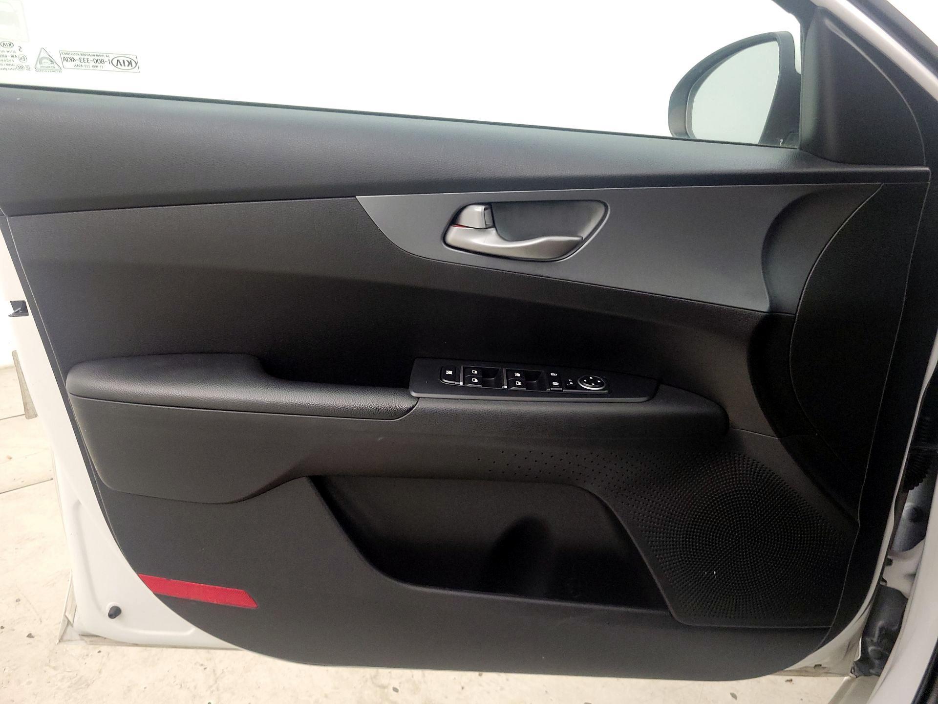 Thumbnail: 2021 Kia Forte - 12