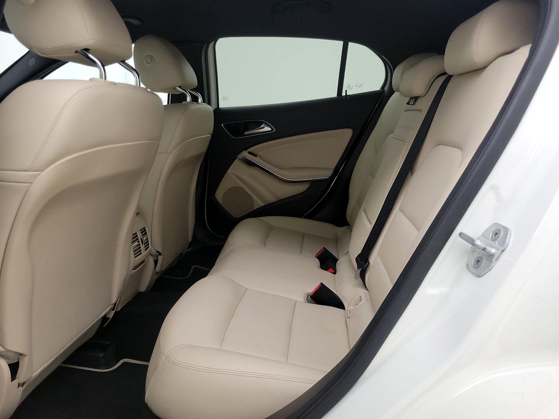 Thumbnail: 2017 Mercedes-Benz GLA - 19