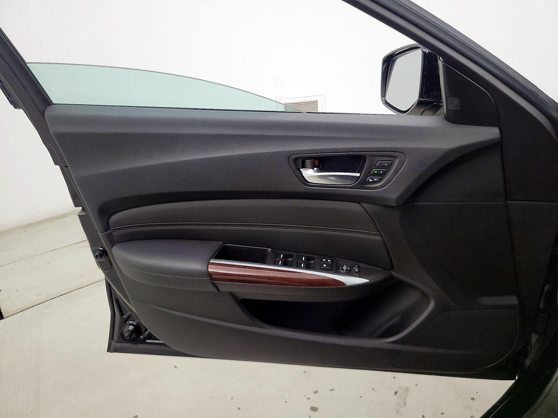 Thumbnail: 2017 Acura TLX - 12