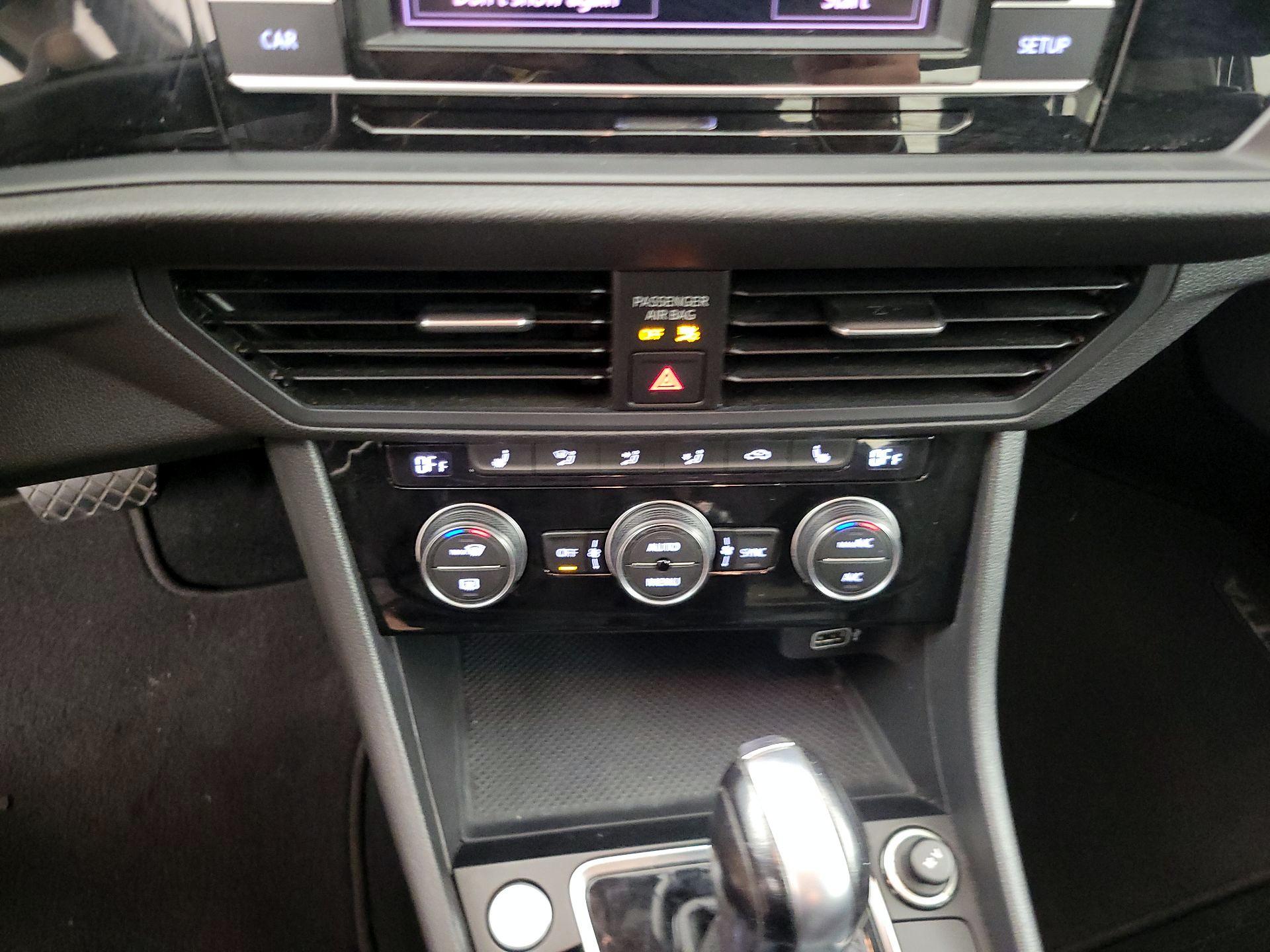 Thumbnail: 2019 Volkswagen Jetta - 15