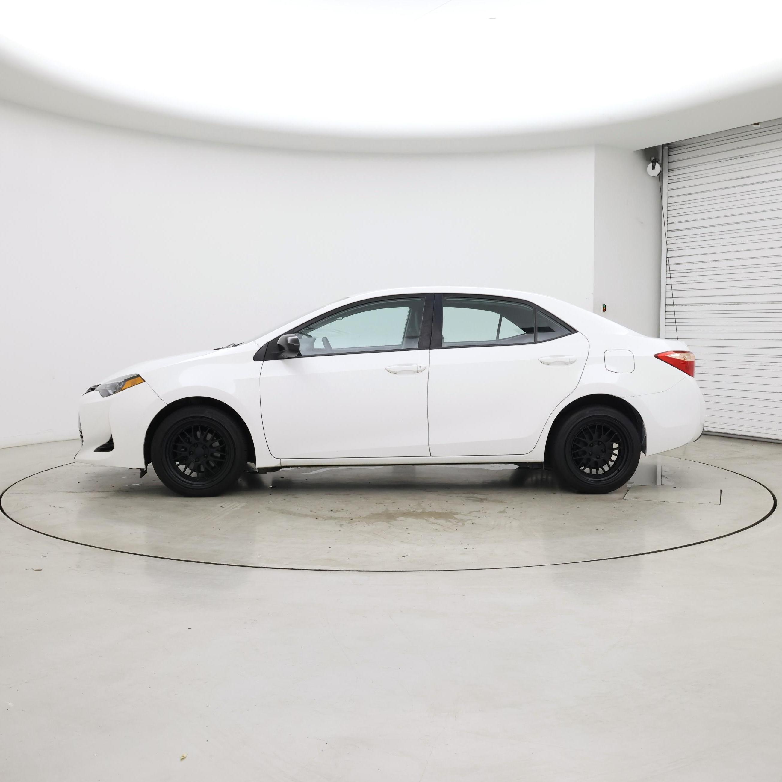 Thumbnail: 2018 Toyota Corolla - 3