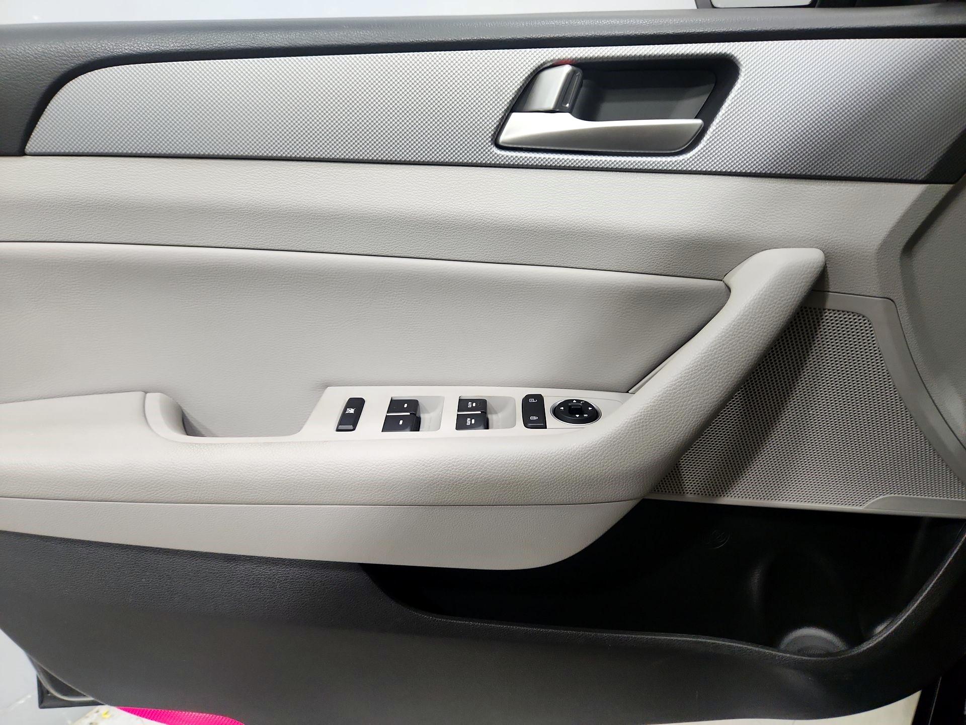 Thumbnail: 2019 Hyundai Sonata - 12