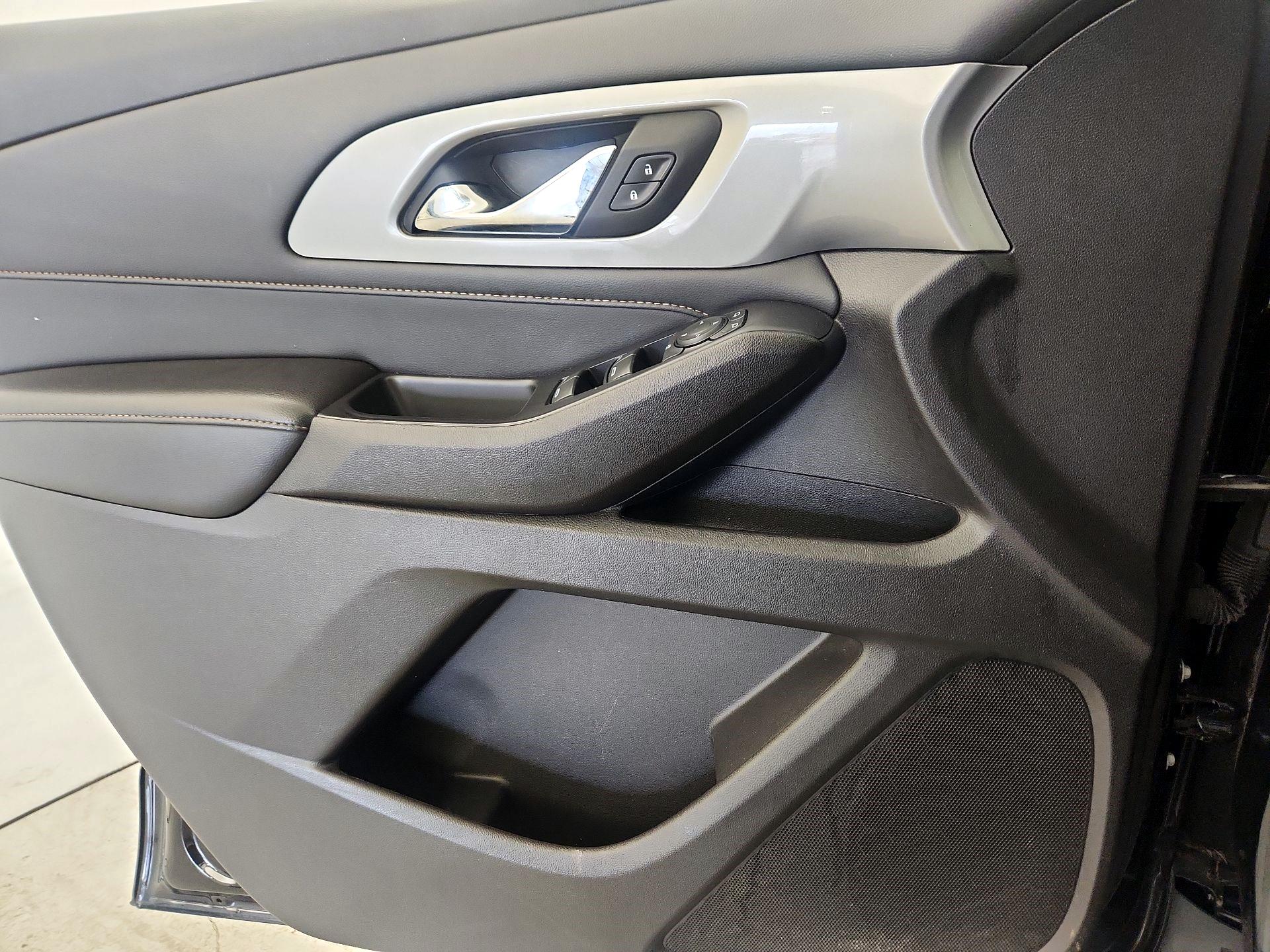 Thumbnail: 2021 Chevrolet Traverse - 12