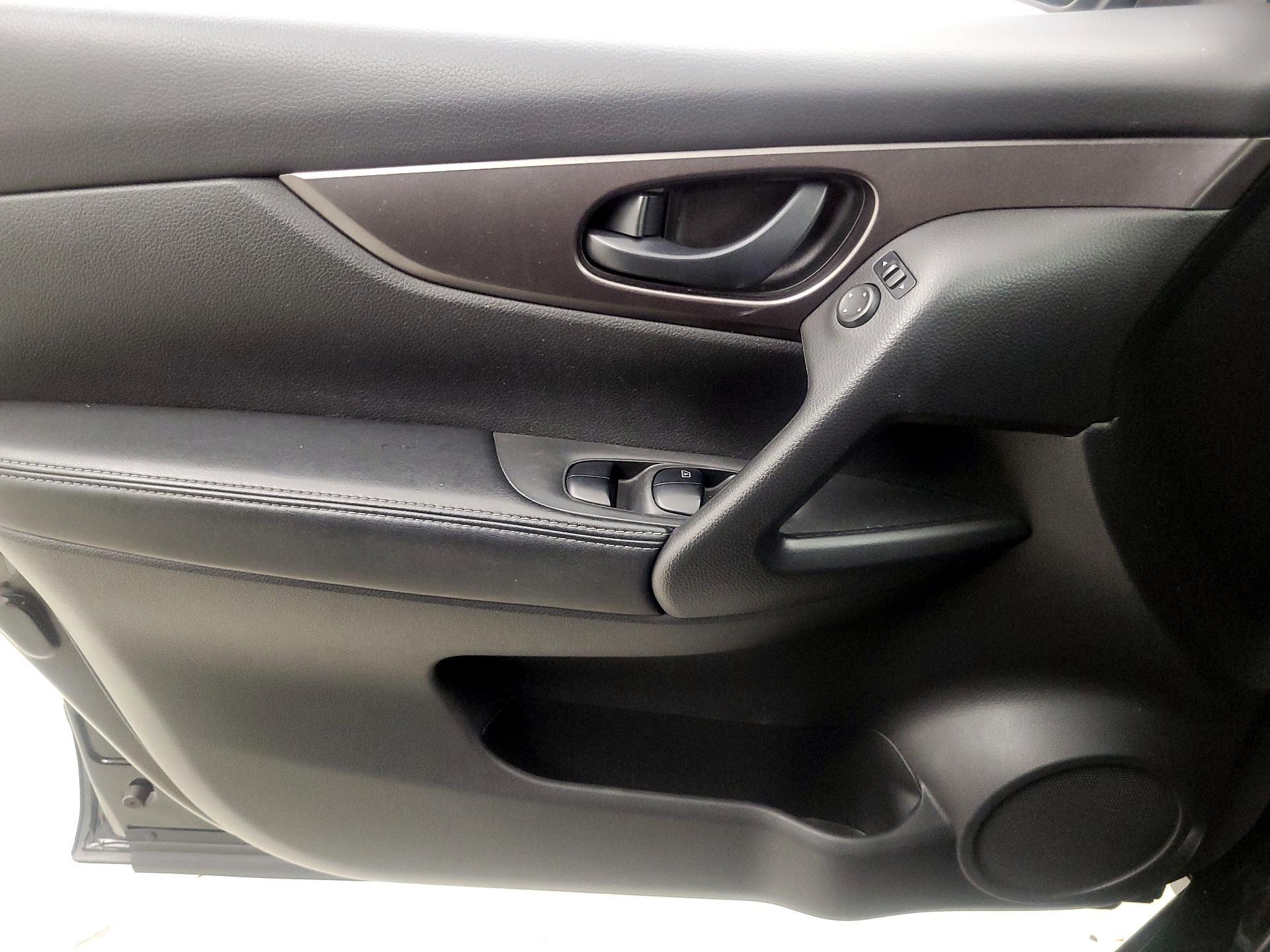 Thumbnail: 2019 Nissan Rogue Sport - 12