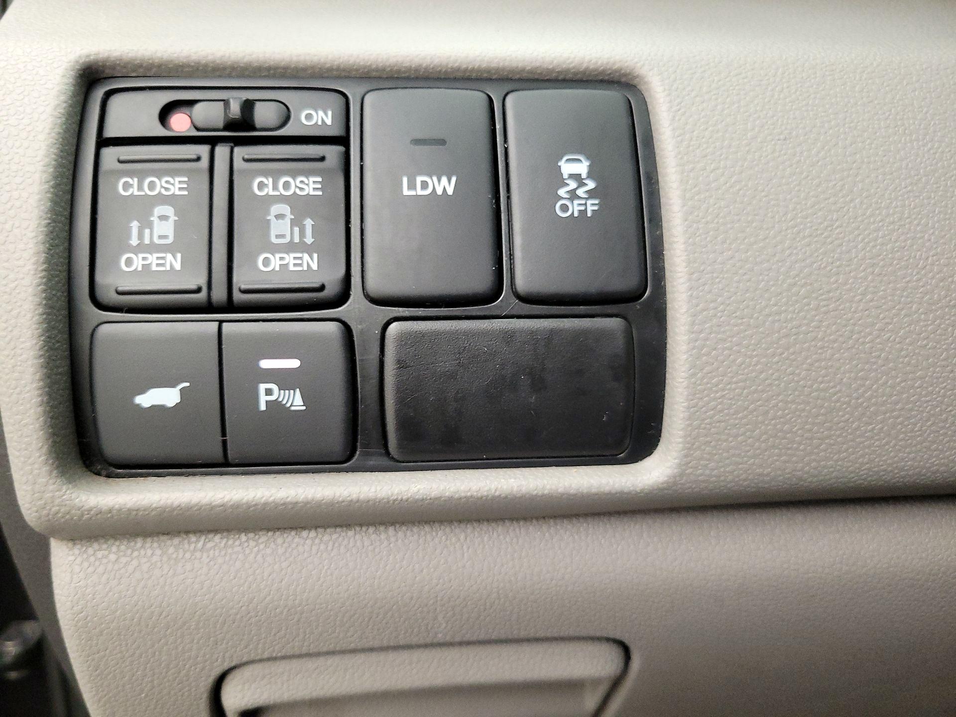 Thumbnail: 2015 Honda Odyssey - 13