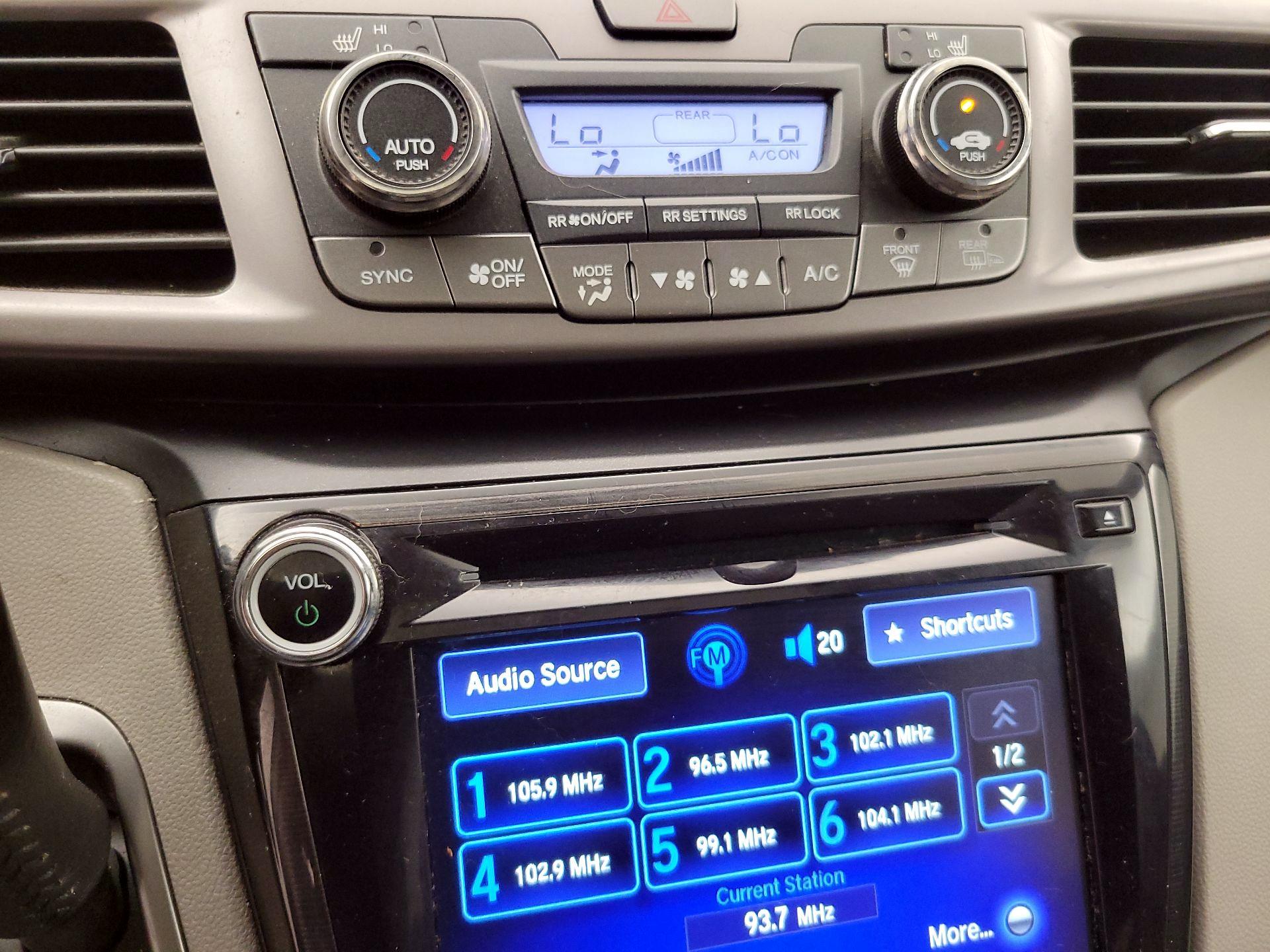 Thumbnail: 2015 Honda Odyssey - 17