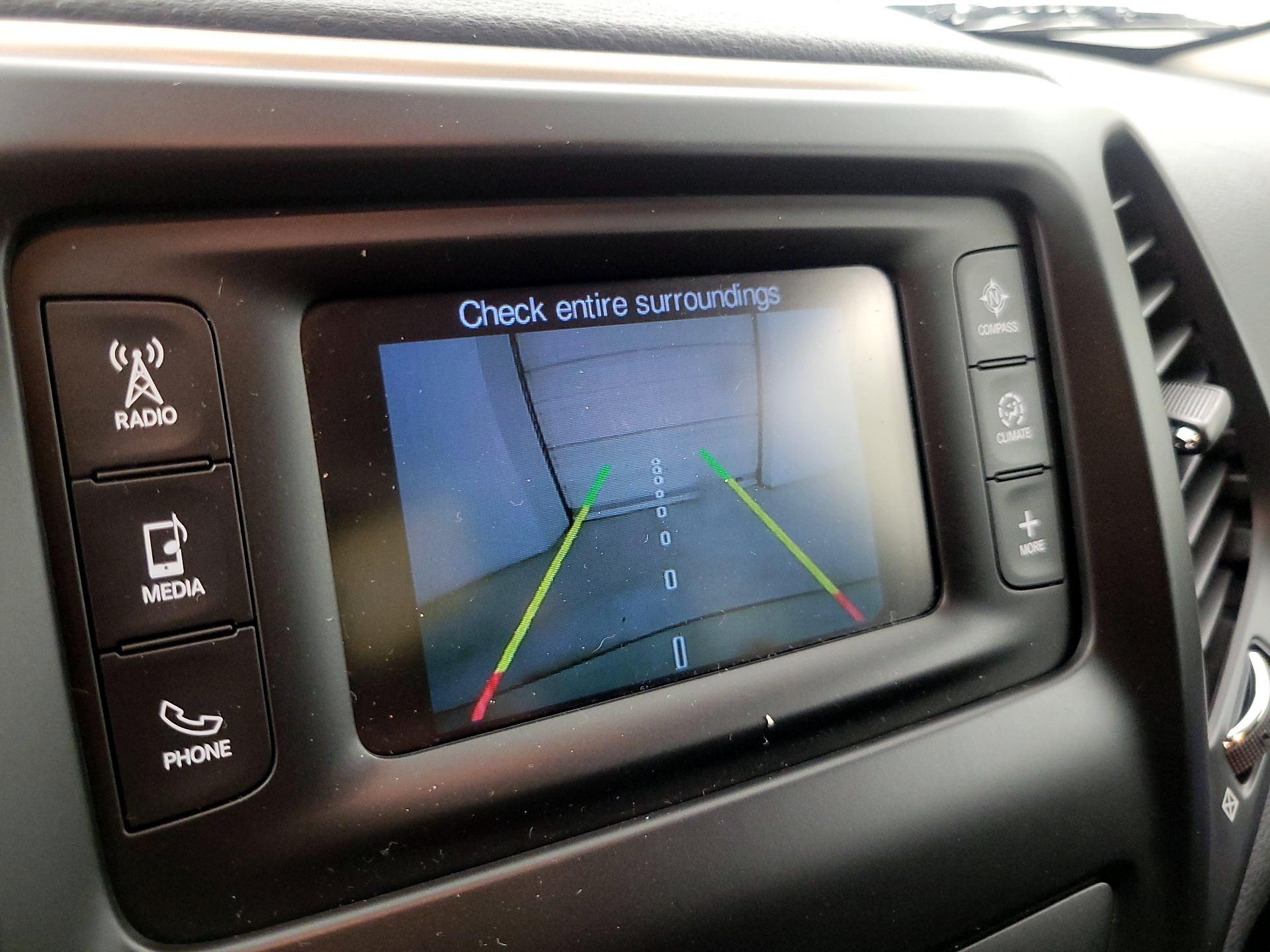 Thumbnail: 2016 Jeep Cherokee - 14