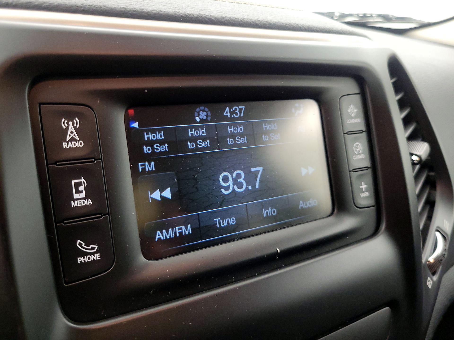 Thumbnail: 2016 Jeep Cherokee - 15