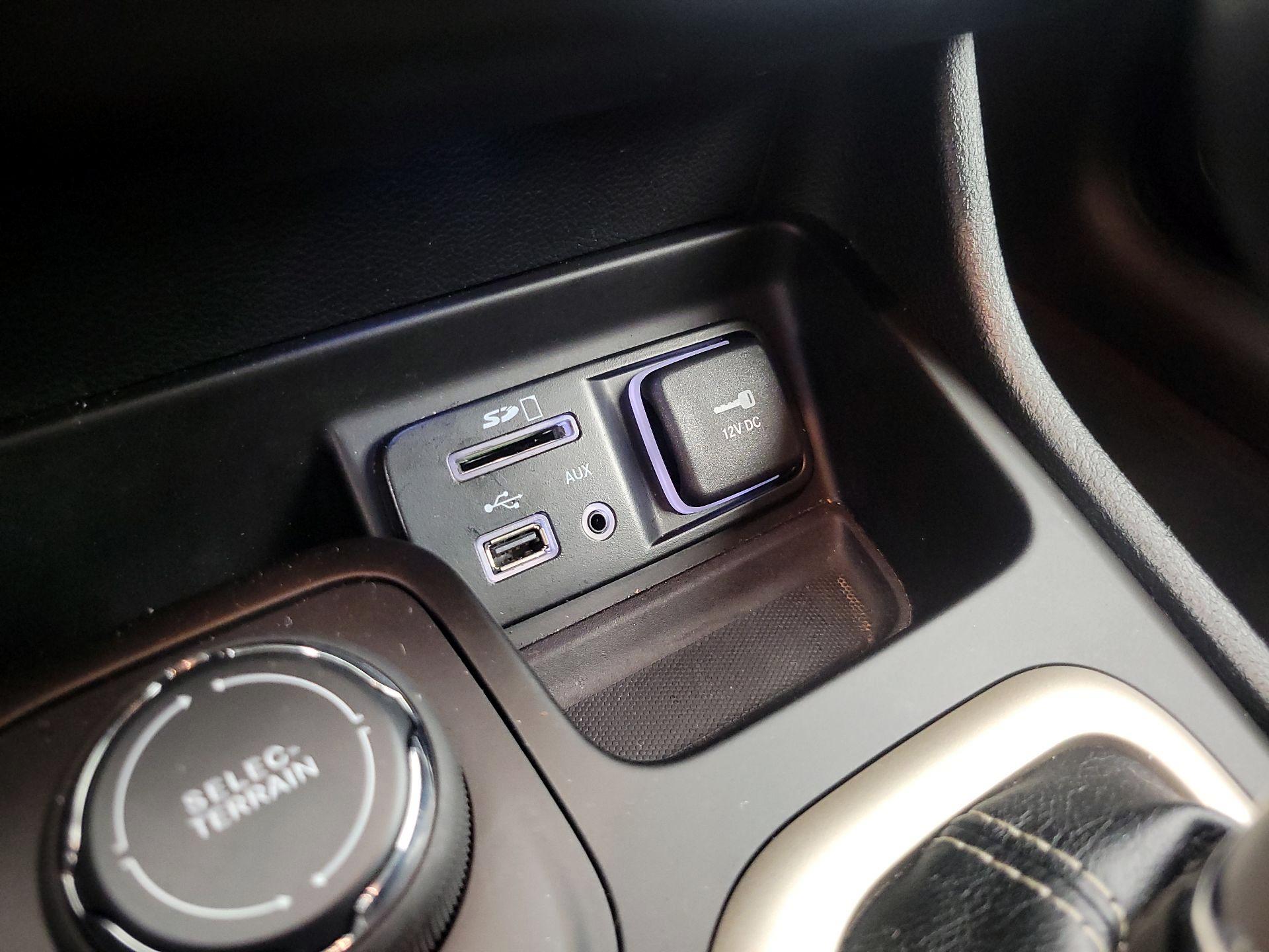Thumbnail: 2016 Jeep Cherokee - 18