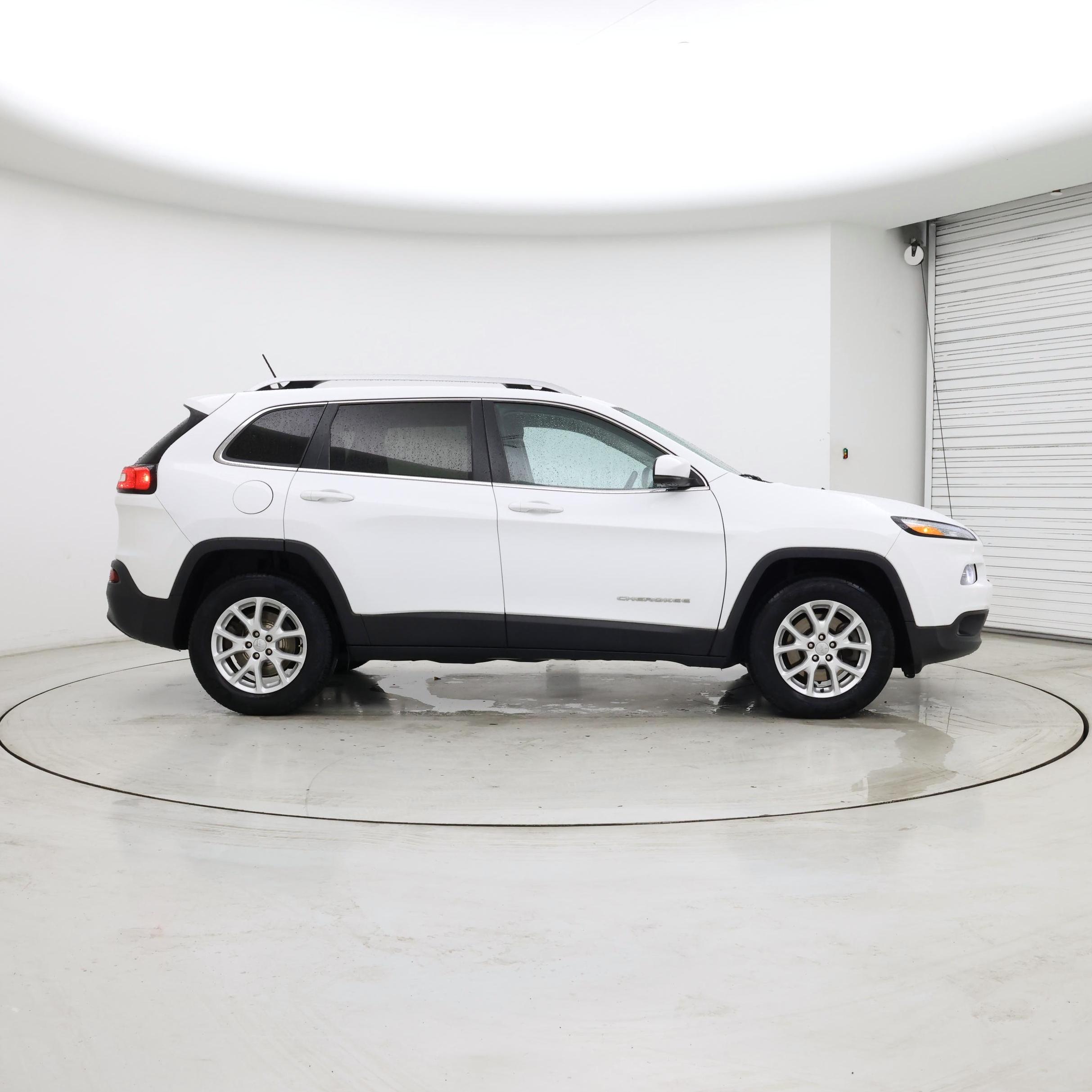 Thumbnail: 2016 Jeep Cherokee - 7