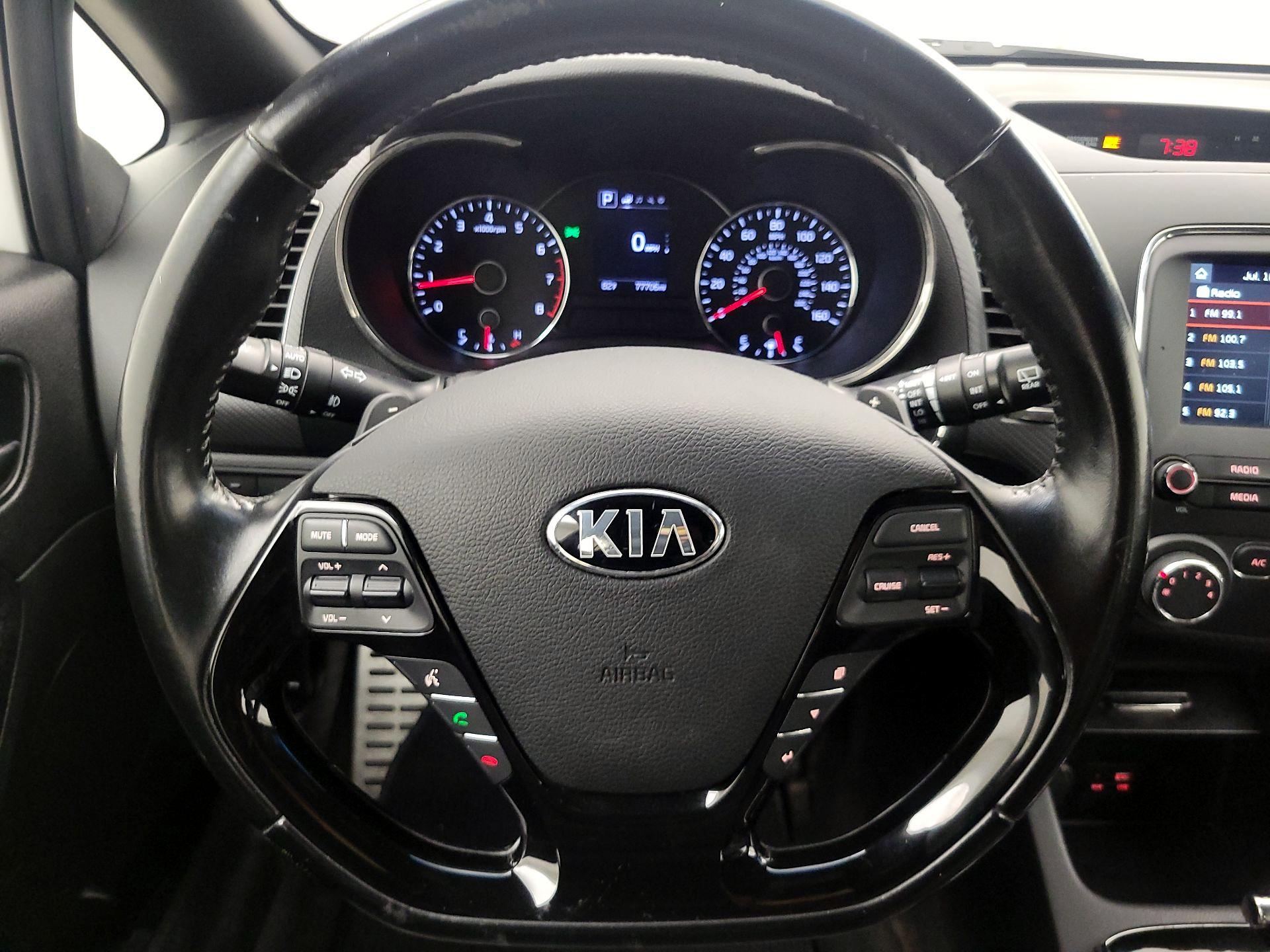 Thumbnail: 2017 Kia Forte - 10
