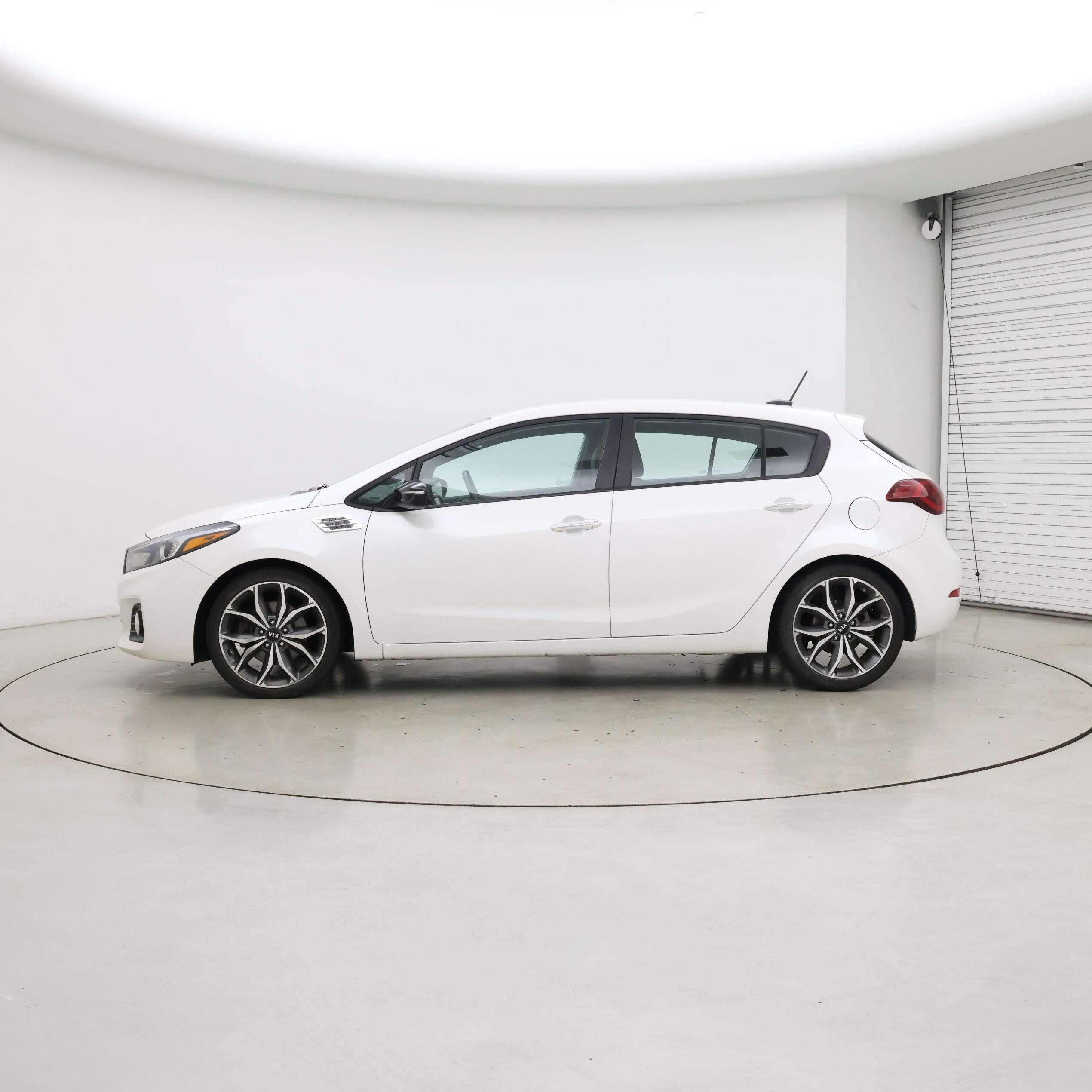 Thumbnail: 2017 Kia Forte - 3