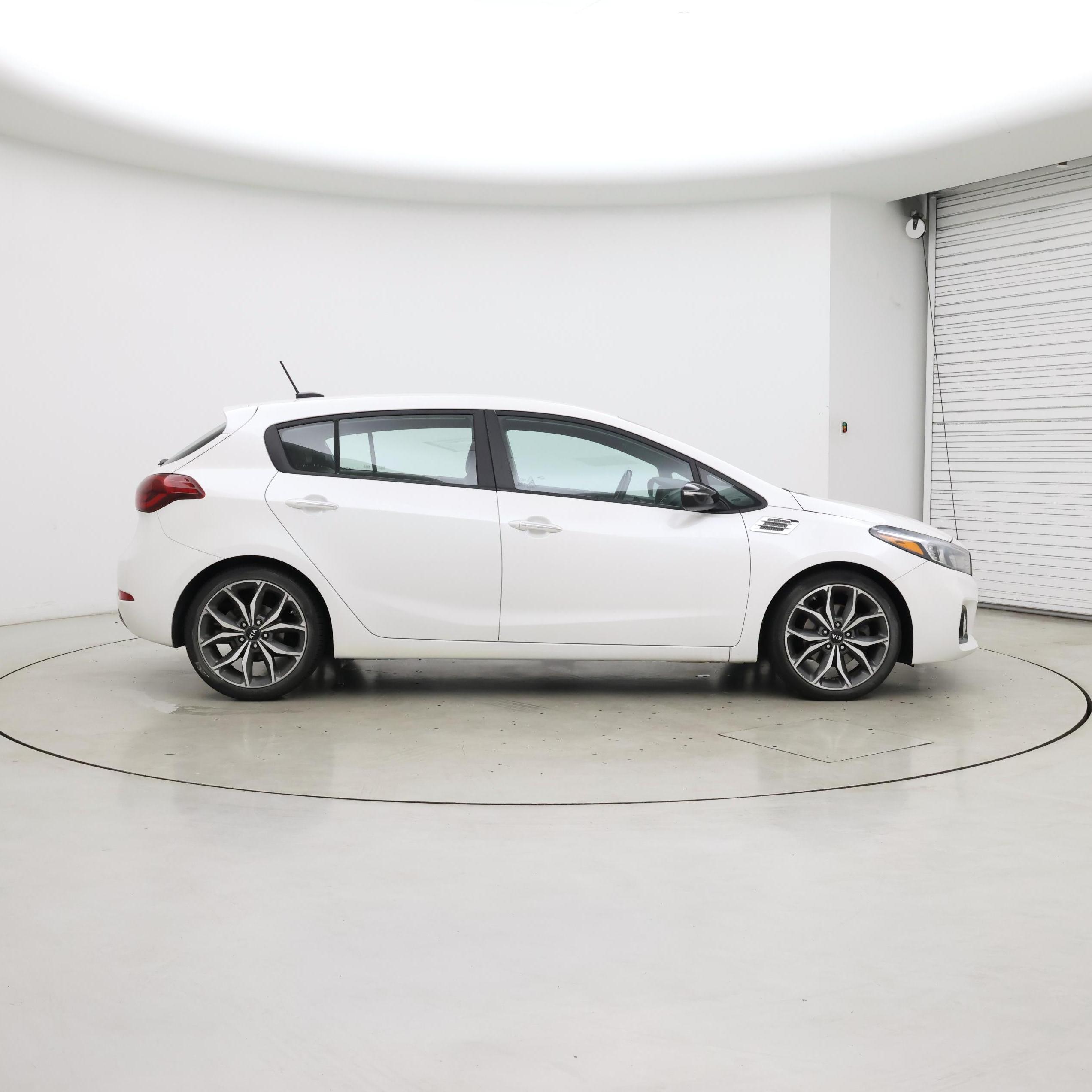 Thumbnail: 2017 Kia Forte - 7