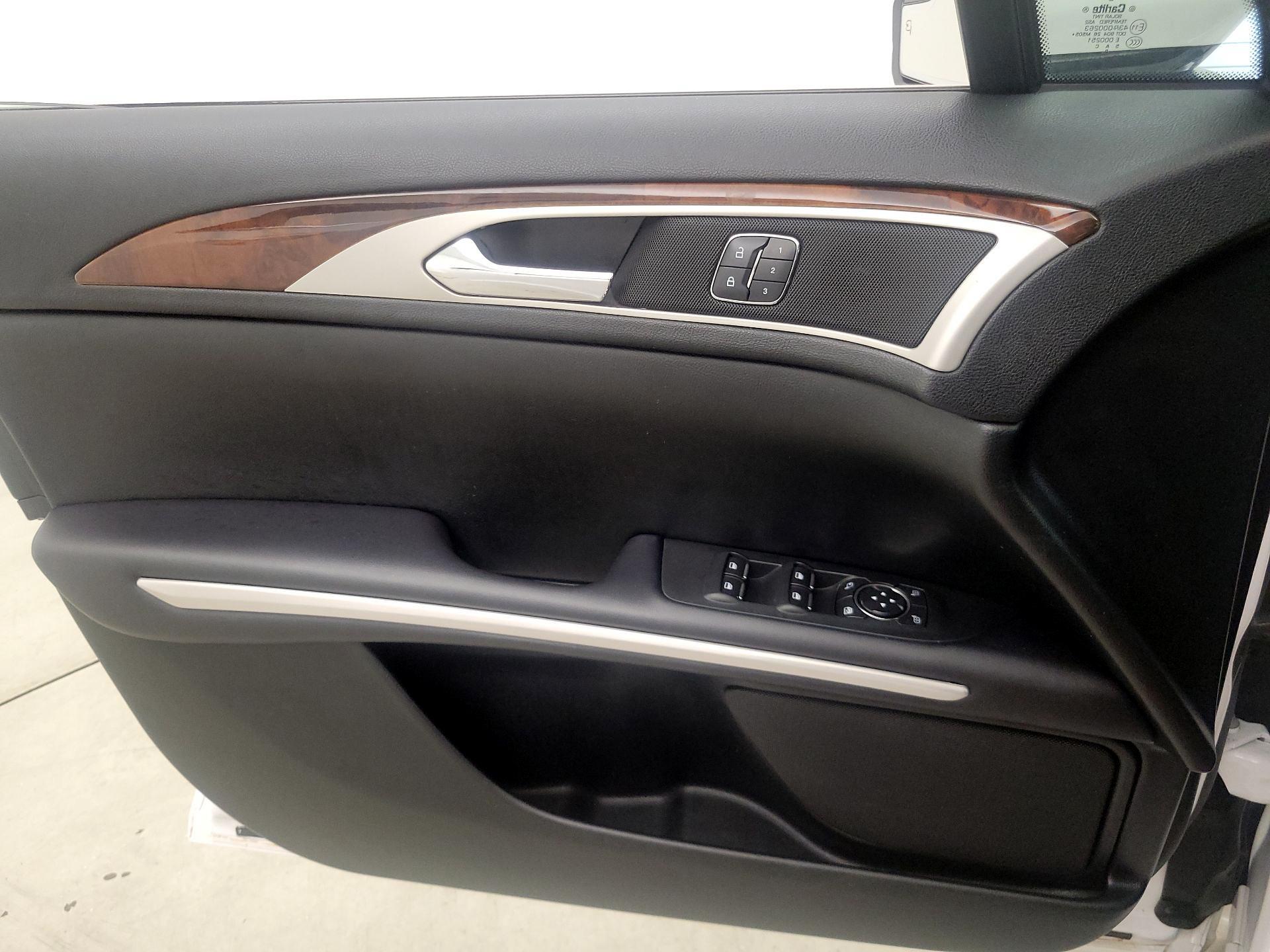Thumbnail: 2016 Lincoln MKZ - 12