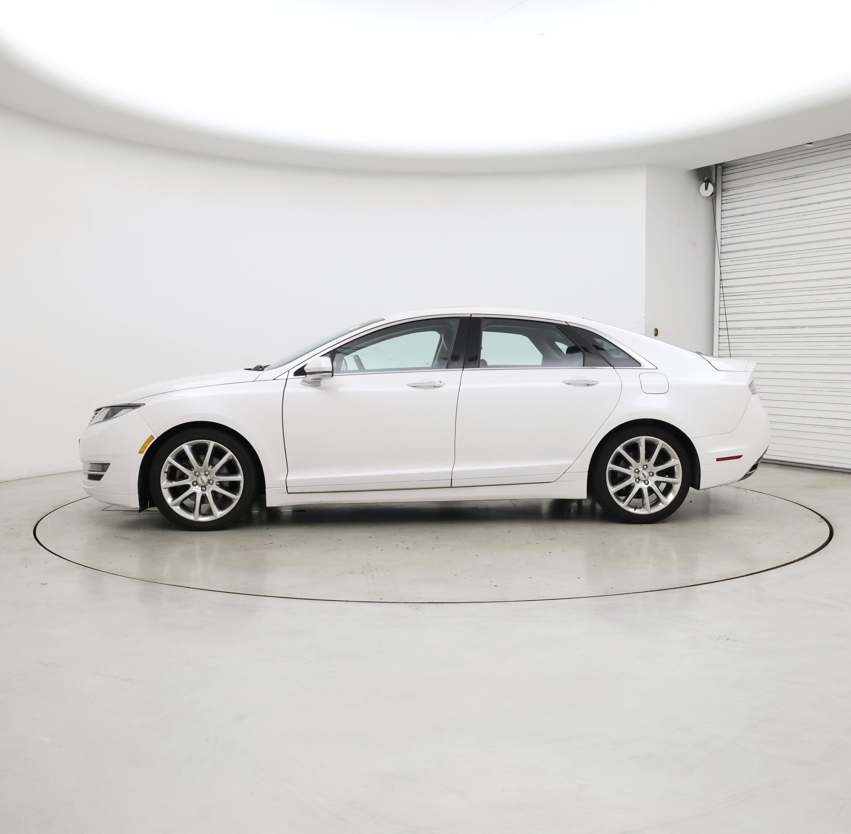 Thumbnail: 2016 Lincoln MKZ - 3