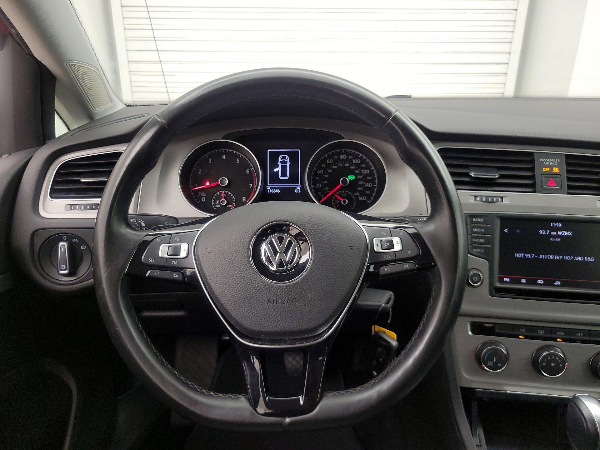 Thumbnail: 2016 Volkswagen Golf - 10
