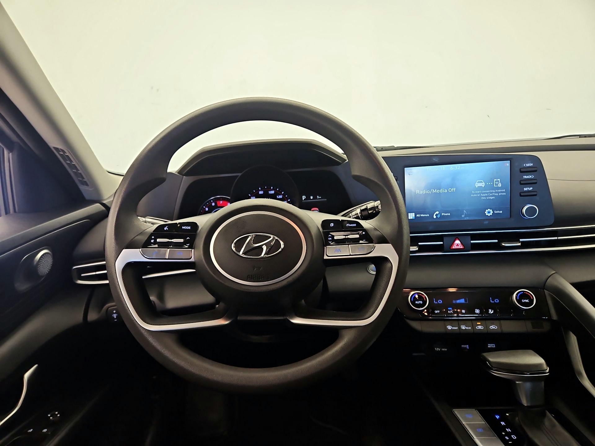 Thumbnail: 2022 Hyundai Elantra - 10