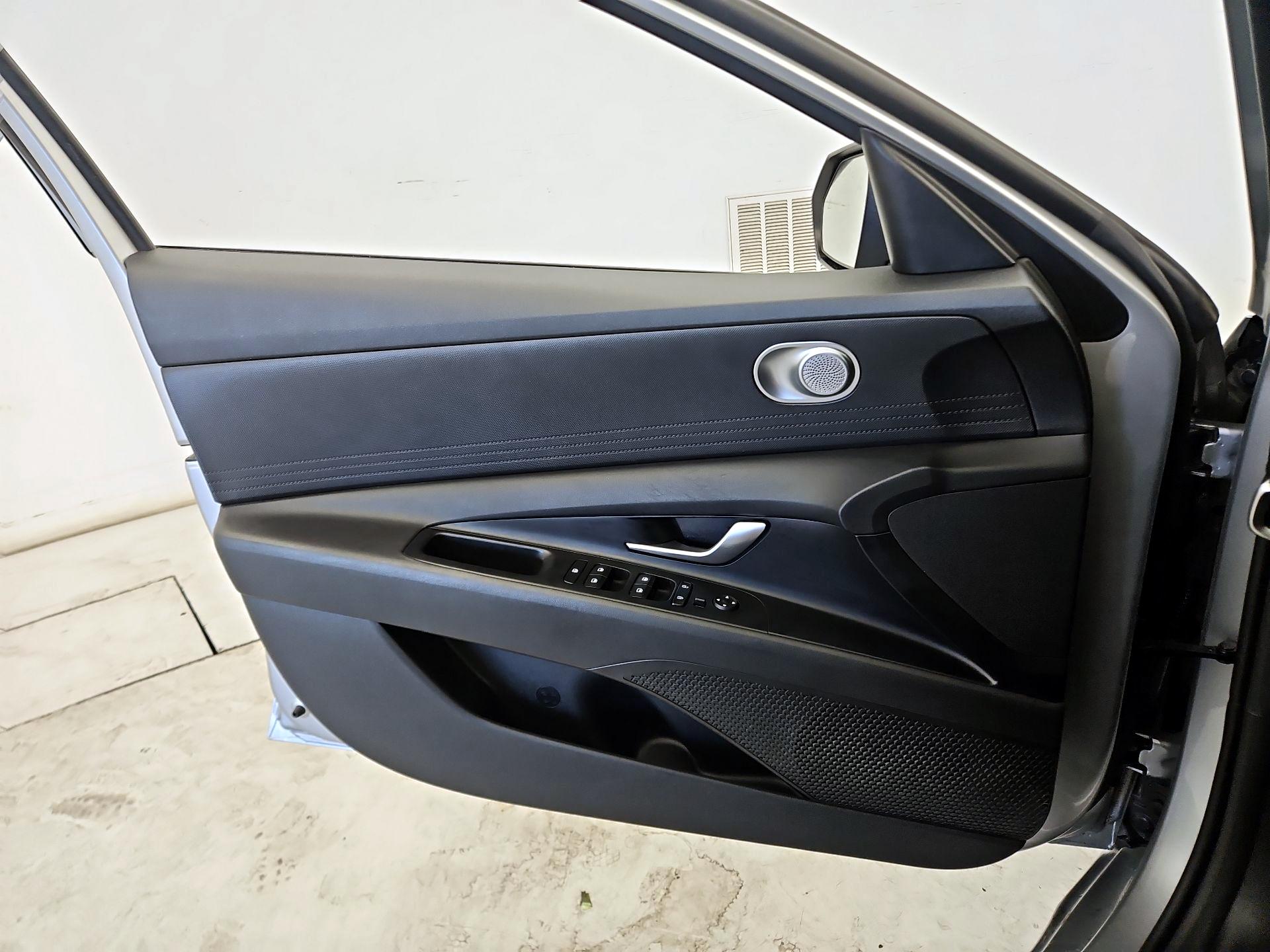 Thumbnail: 2022 Hyundai Elantra - 12