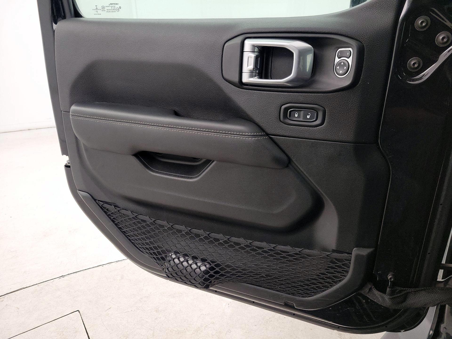 Thumbnail: 2021 Jeep Gladiator - 12