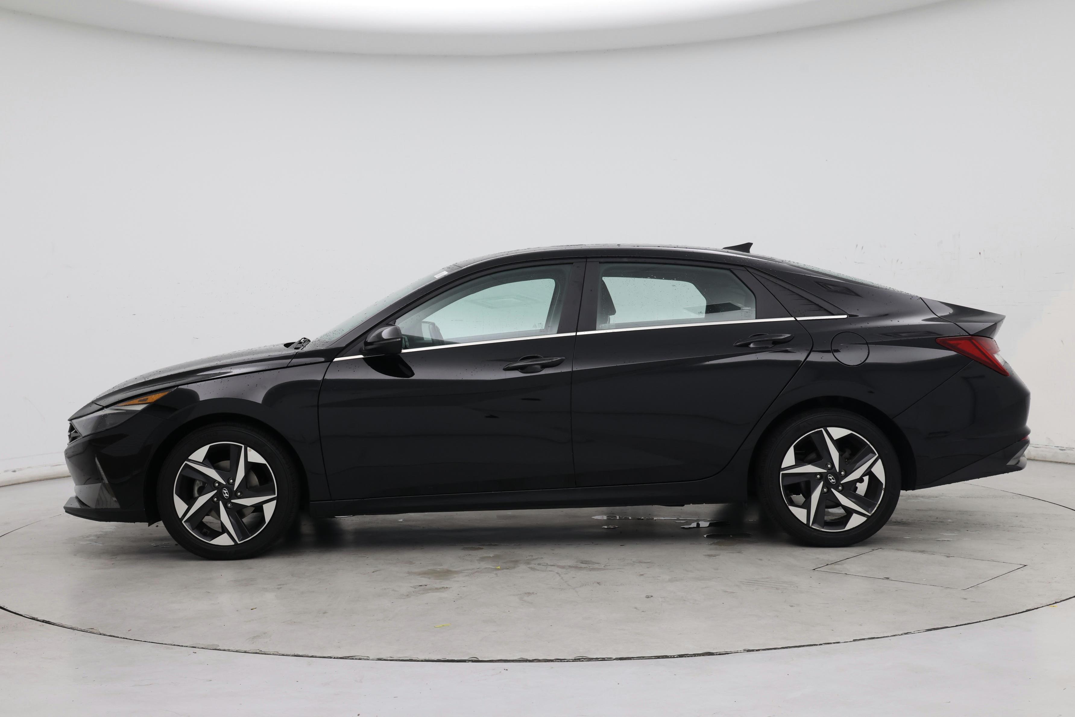 Thumbnail: 2022 Hyundai Elantra - 3