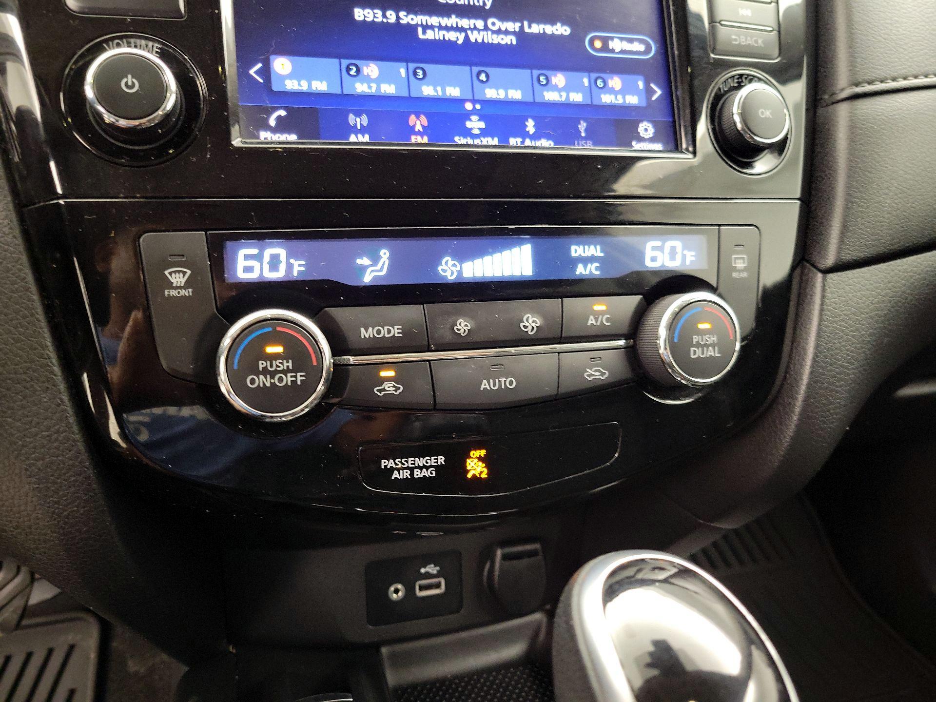 Thumbnail: 2019 Nissan Rogue - 16