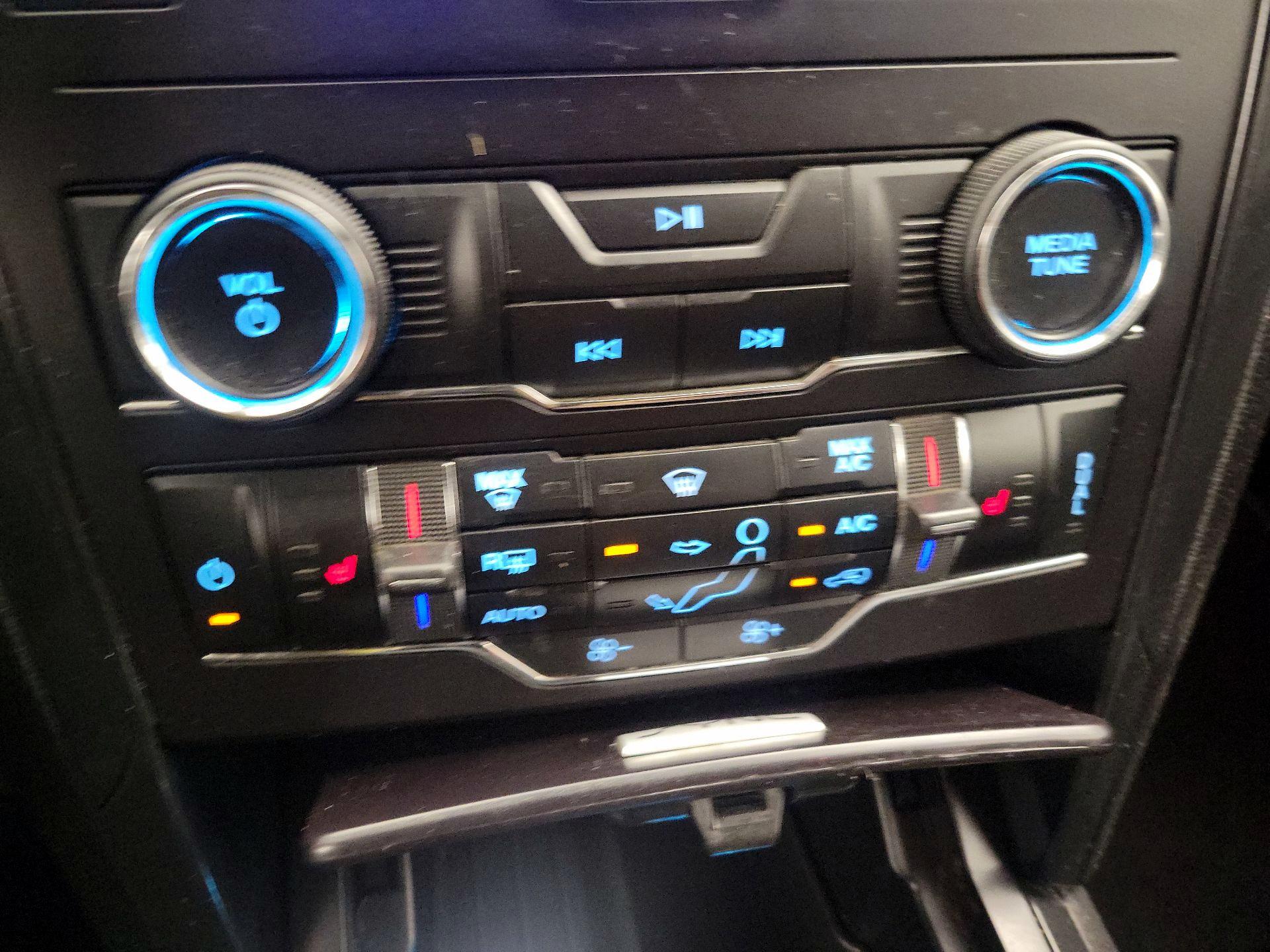 Thumbnail: 2019 Ford Explorer - 16