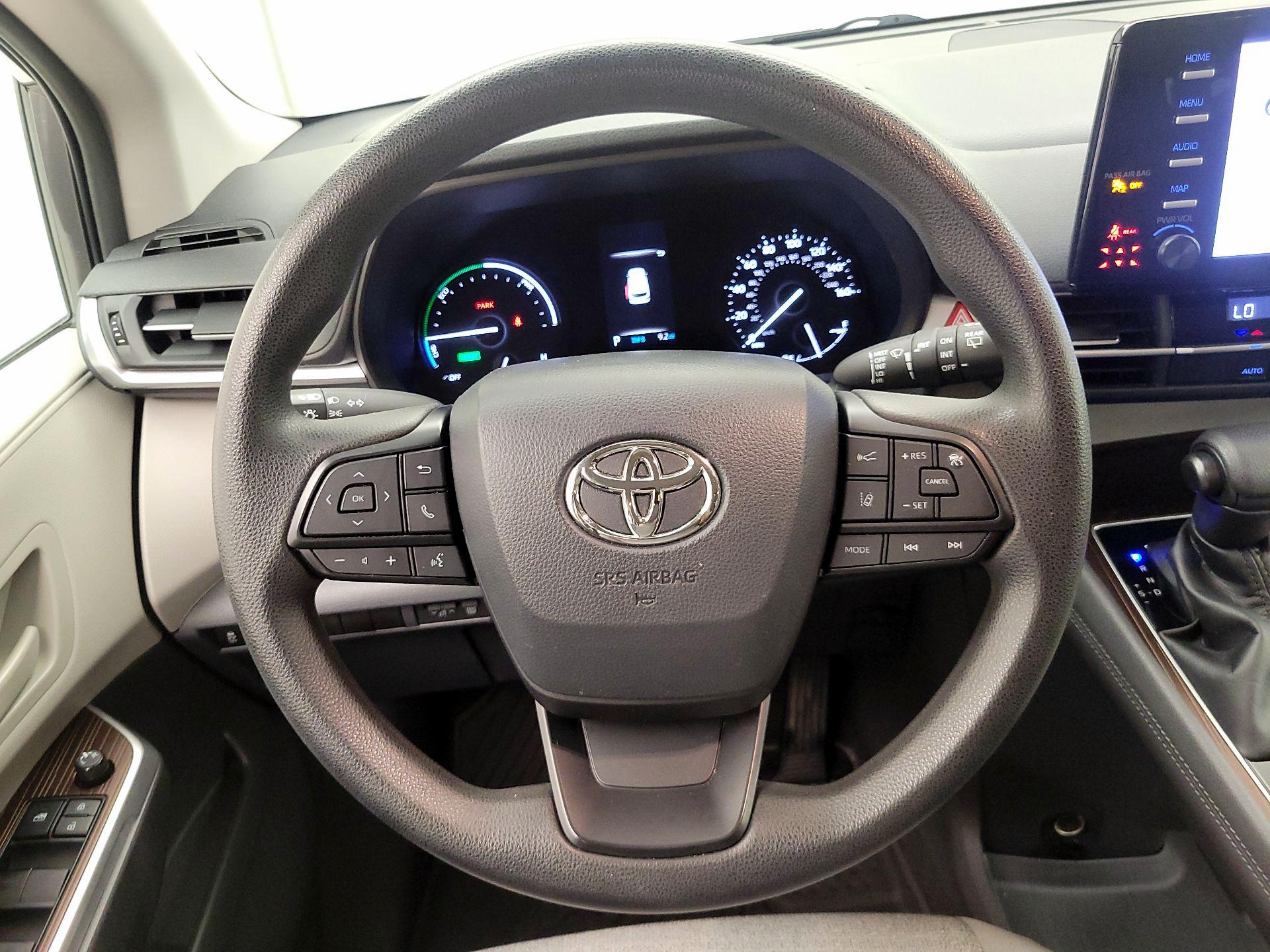 Thumbnail: 2022 Toyota Sienna - 10