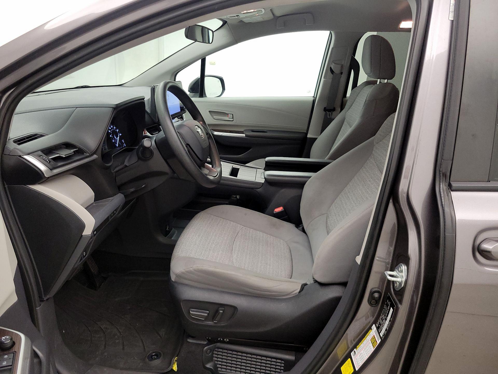 Thumbnail: 2022 Toyota Sienna - 11